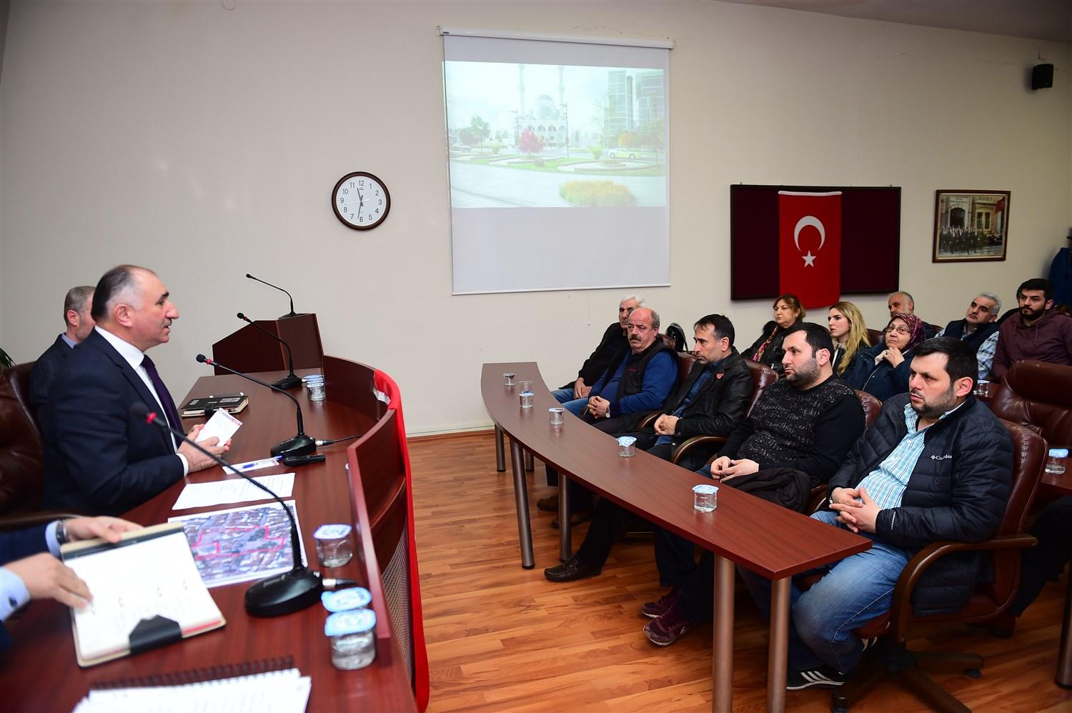 BAŞKAN ÇAĞLAYAN CUMHURİYET ALANI PROJESİ İÇİN ALANDAKİ HAK SAHİPLERİ İLE İLK TOPLANTISINI YAPTI 