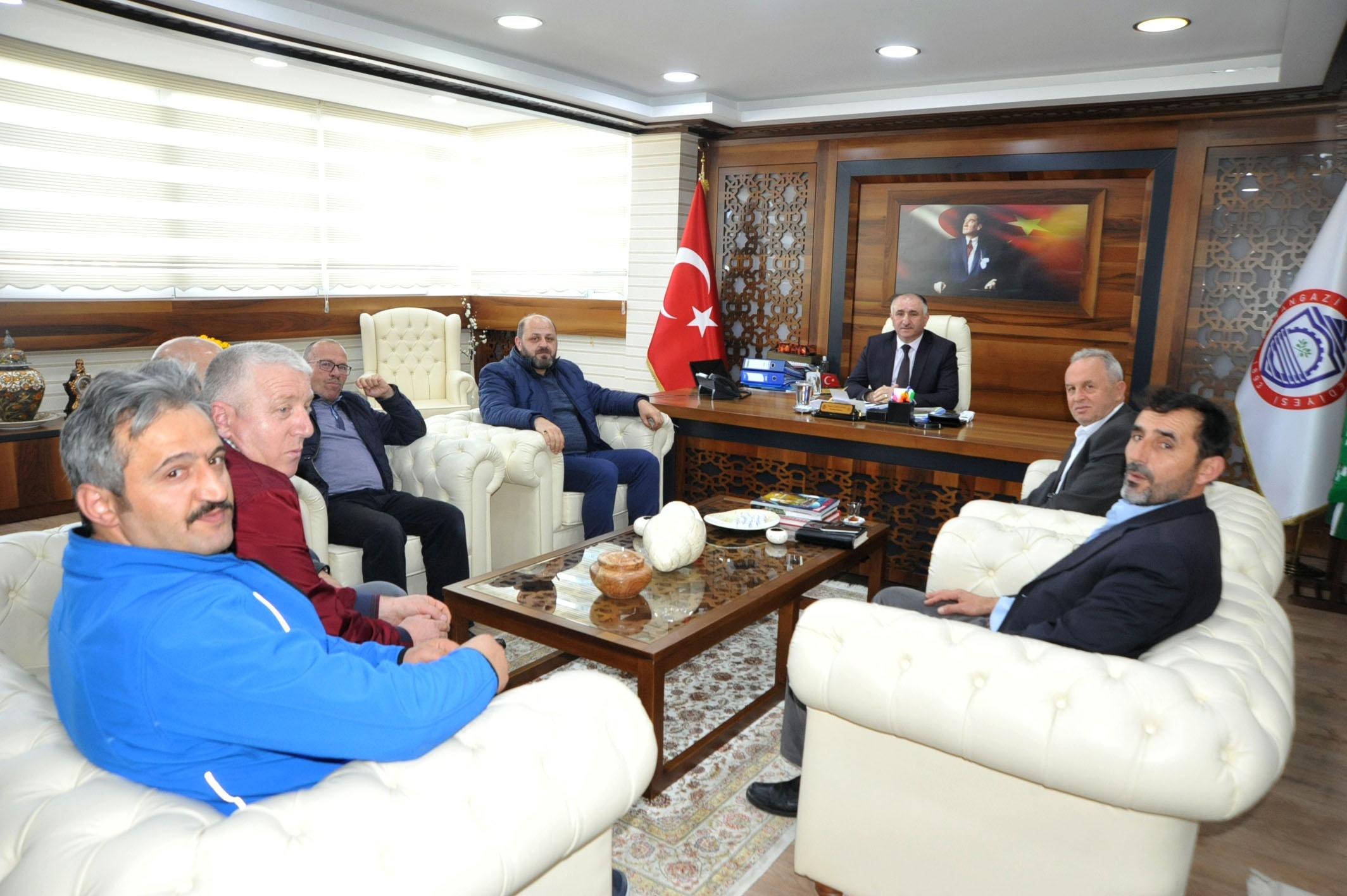 BAŞKAN ÇAĞLAYAN TRABZONLULAR DERNEĞİ YÖNETİMİNİ AĞIRLADI 