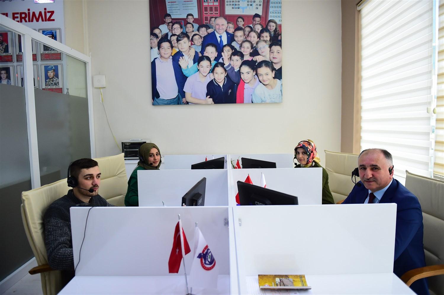 BAŞKAN ÇAĞLAYAN ÇAĞRI MERKEZİ’NDE VATANDAŞLARIN TALEPLERİNE YANIT VERMEYE DEVAM EDİYOR 