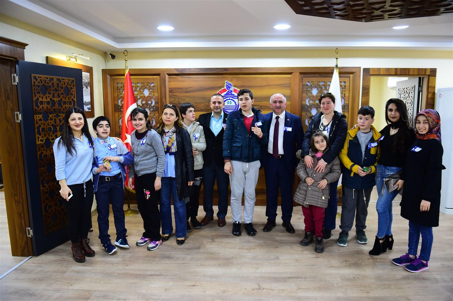 BAŞKAN ÇAĞLAYAN OTİZMLİ ÇOCUKLARI AĞIRLADI 