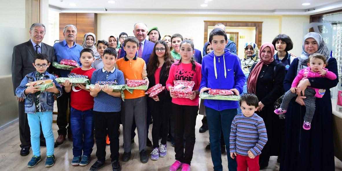 BAŞKAN EN ÇOK KİTAP OKUYANLARI ÖDÜLLENDİRDİ 