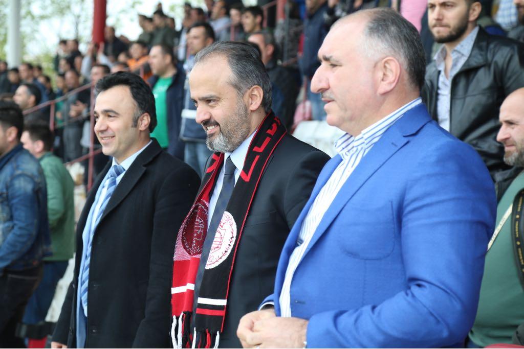ÇAĞLAYAN ORHANGAZİ BELEDİYESPOR-YENİ ALTINDAĞ MAÇINI BÜYÜKŞEHİR BELEDİYE BAŞKANI ALİNUR AKTAŞ İLE BİRLİKTE İZLEDİ 