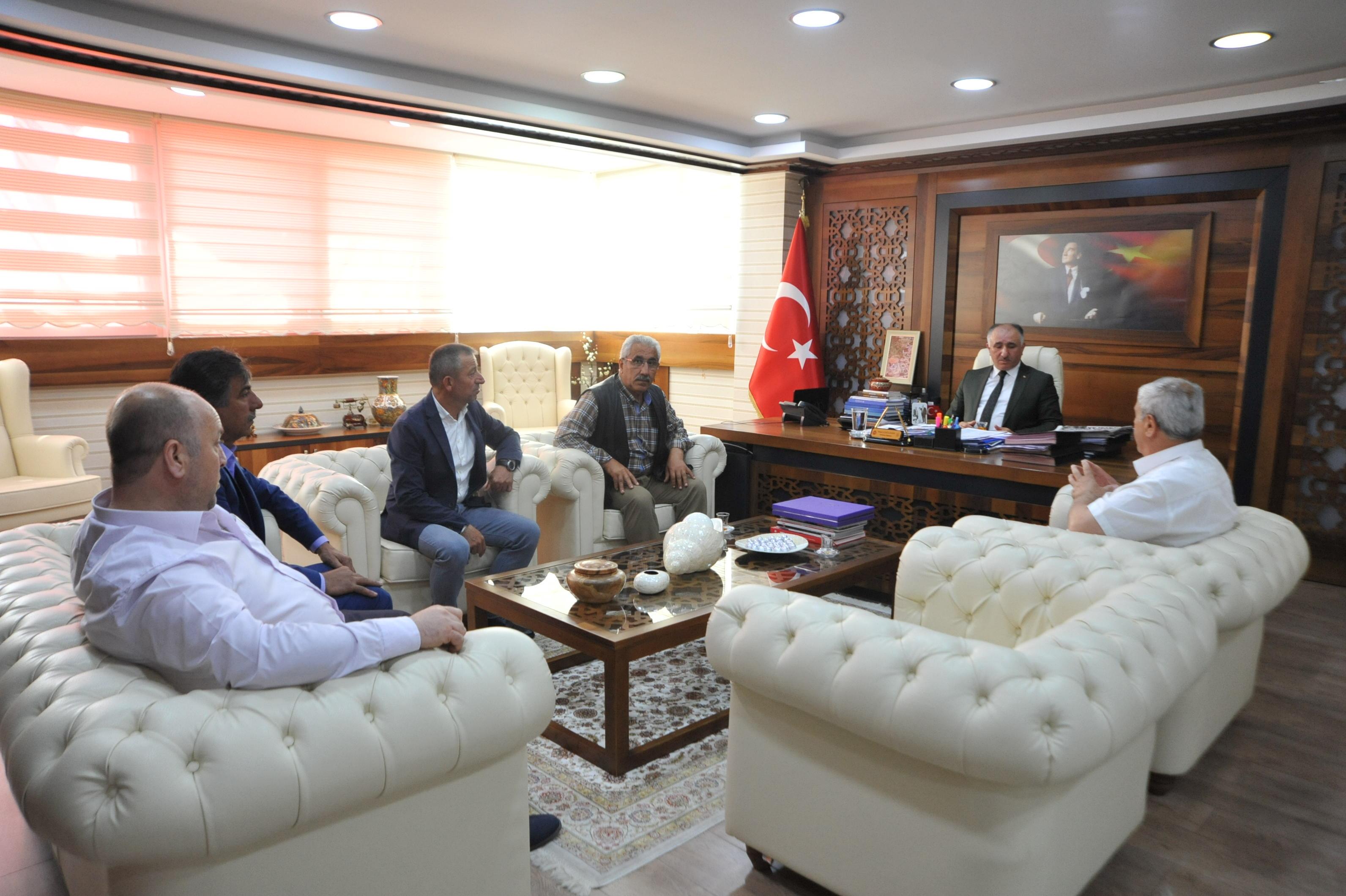 ARTVİNLİLER DERNEĞİ'NİN YENİ YÖNETİMİ ÇAĞLAYAN'I ZİYARET ETTİ 