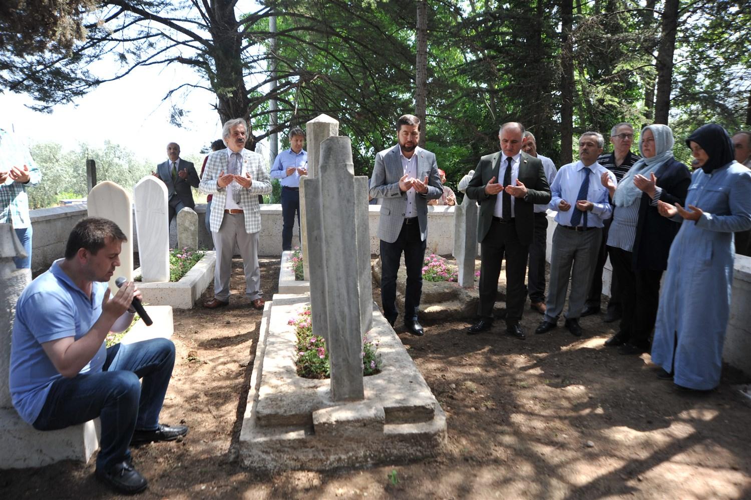 FETIH ETKINLIKLERI PAŞAPINAR PAŞA MEZARLIĞINDA DUALARLA BAŞLADI 