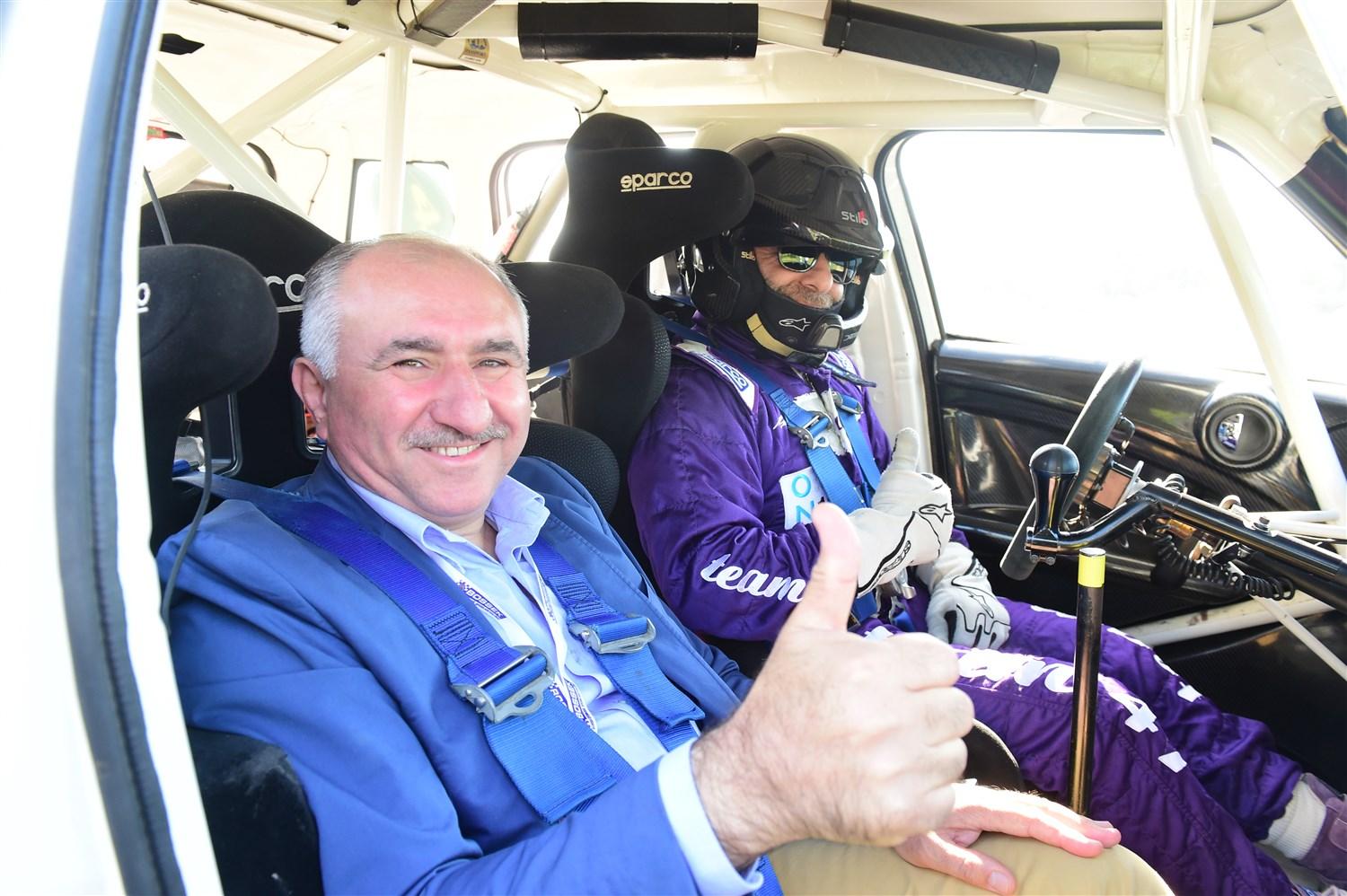 BAŞKAN ÇAĞLAYAN PİSTİN EN HIZLISI İLE YARIŞ TECRÜBESİ YAŞADI 