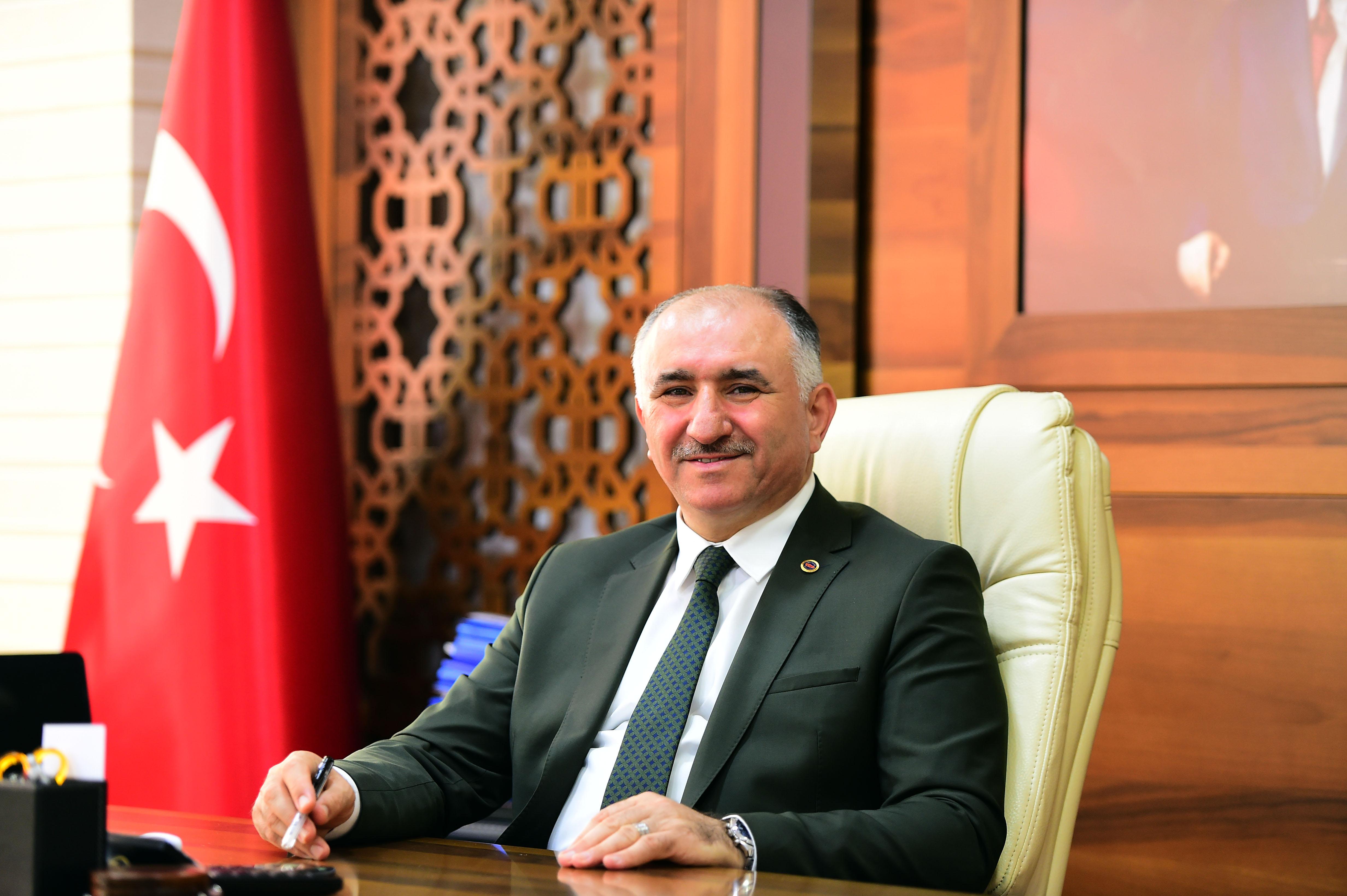 ÇÖP KONTEYNIRLARI YERALTINA ALINIYOR 