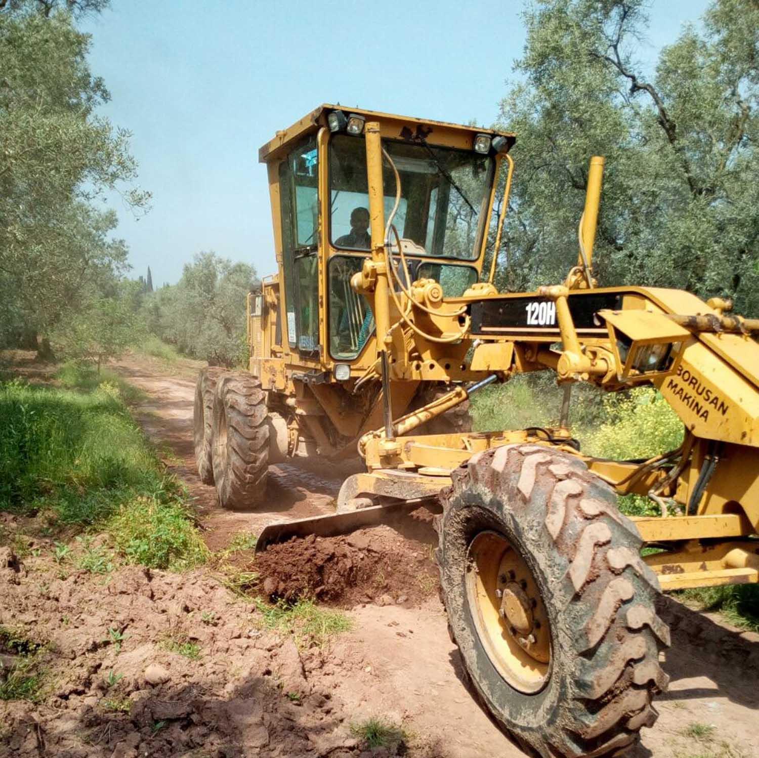 ARAZİ YOLLARINDA ÇALIŞMALAR SÜRÜYOR 