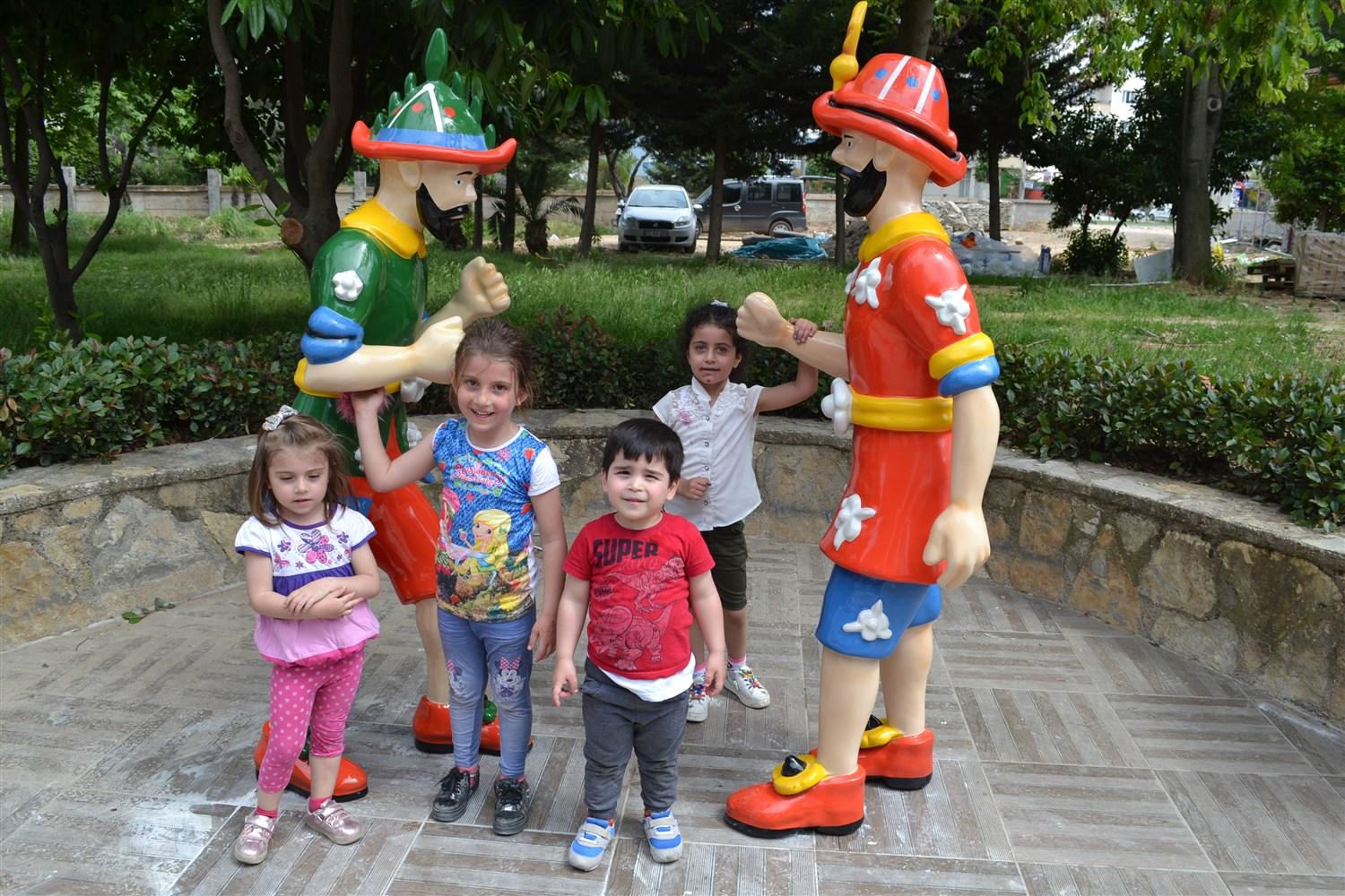 ÇOCUKLARIN İLGİ ODAYI OLDU 