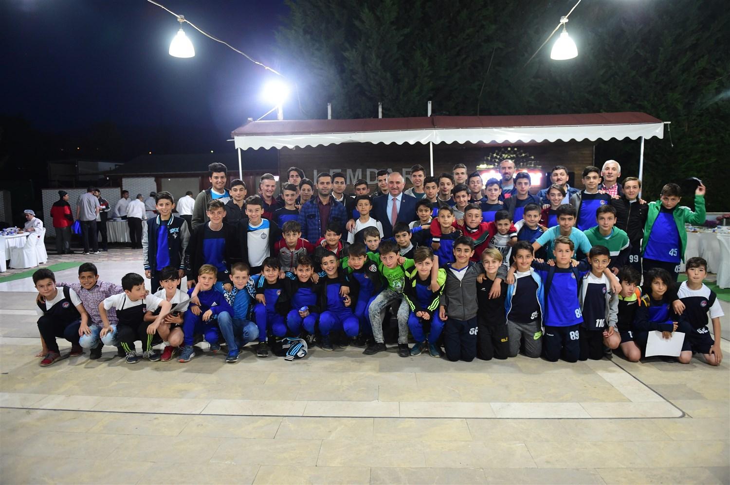 BAŞKAN ÇAĞLAYAN SPORCU ORDUSU İLE İFTARDA BULUŞTU 