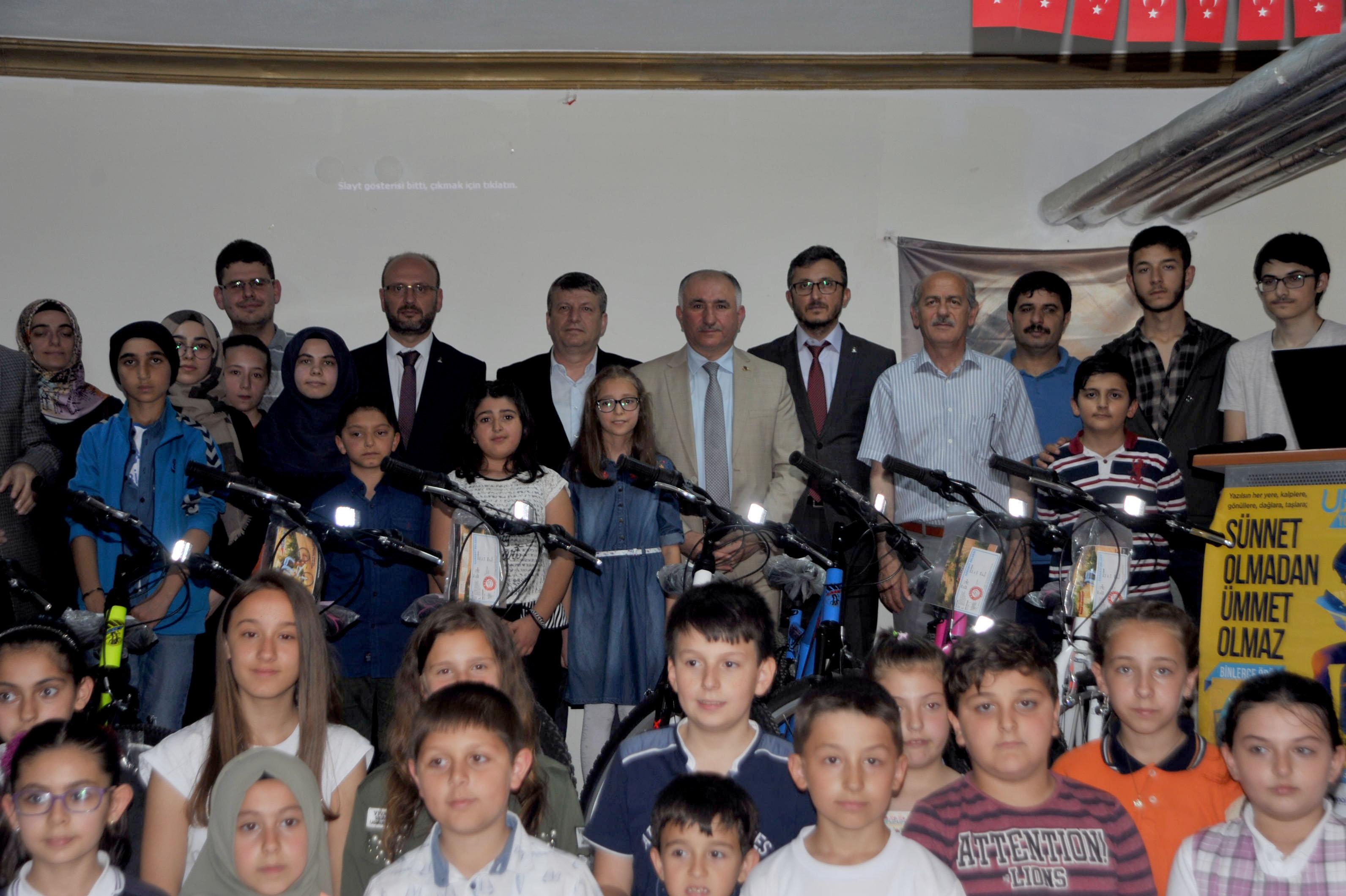 BAŞKAN ÇAĞLAYAN UFKA YOLCULUK YARIŞMASININ ŞAMPİYONLARINI ÖDÜLLENDİRDİ 