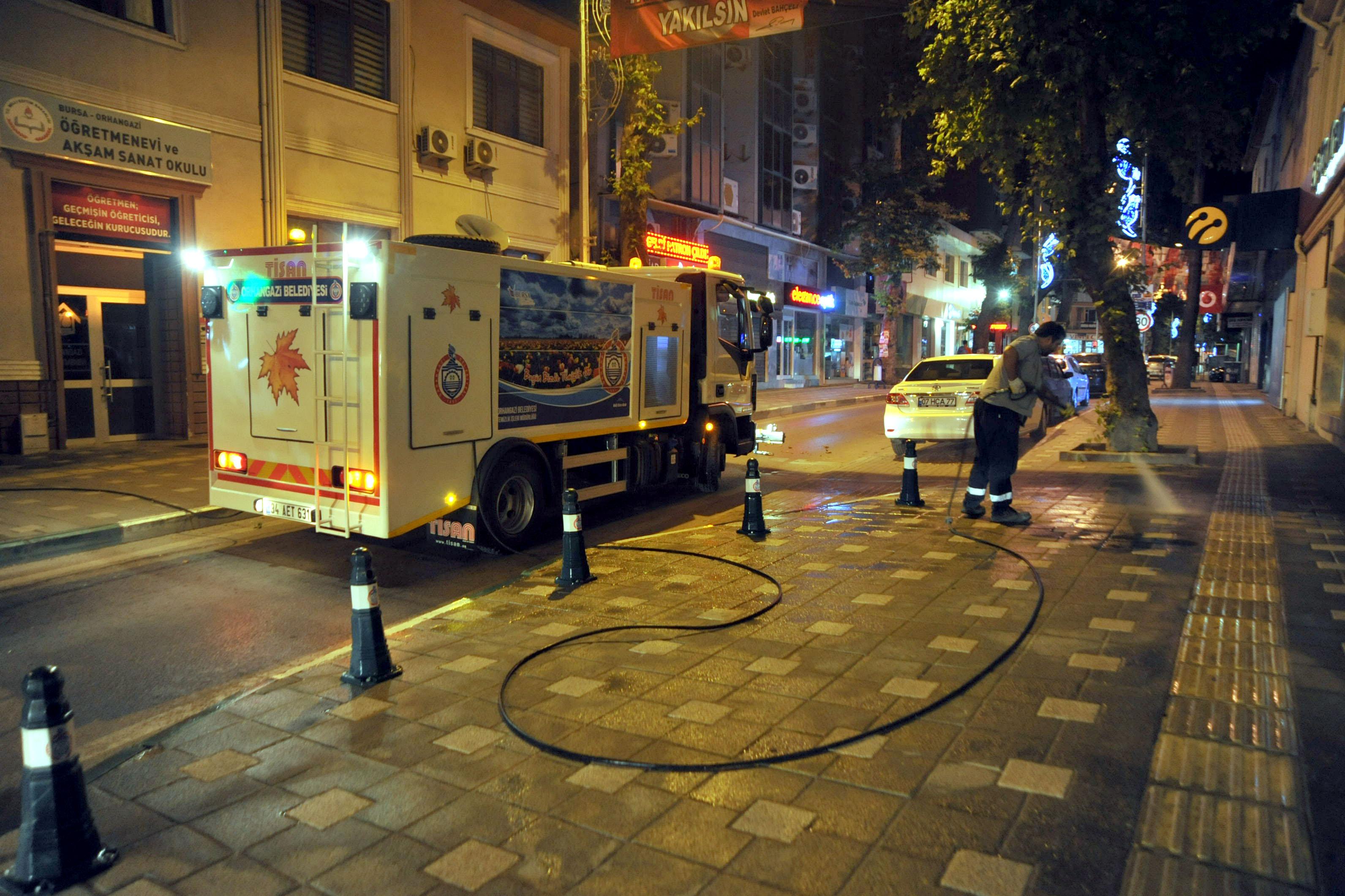 CADDE VE KALDIRIMLARA ÖZEL TEMİZLİK 