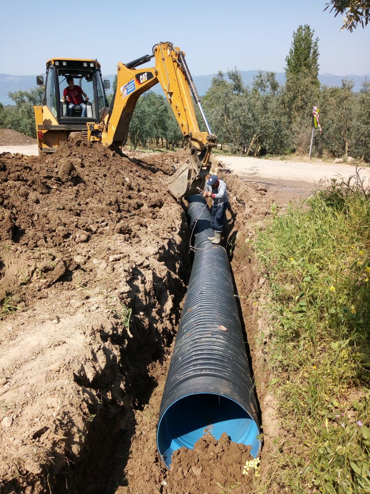 ARAZİ YOLLARINDA MENFEZ VE TAHLİYE HATLARI ÇALIŞMALARI 