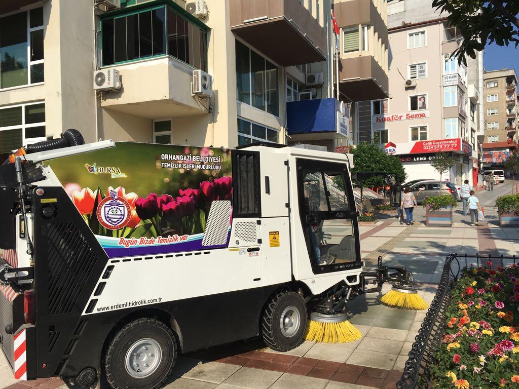 TEMİZLİK İŞLERİ MÜDÜRLÜĞÜNE YENİ SÜPÜRGE ARACI 