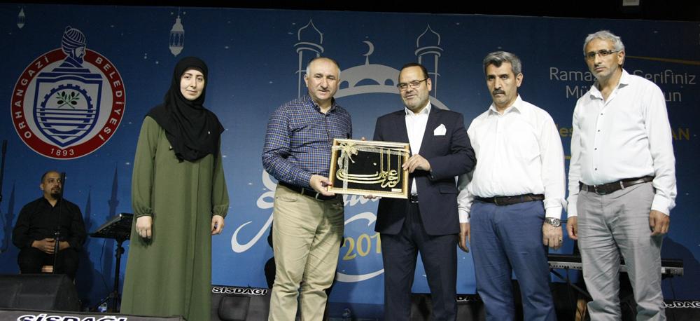 RAMAZAN SAHNESİNDE BAYRAM BUYUKORUÇ'TAN İLAHİ ZİYAFETİ... 