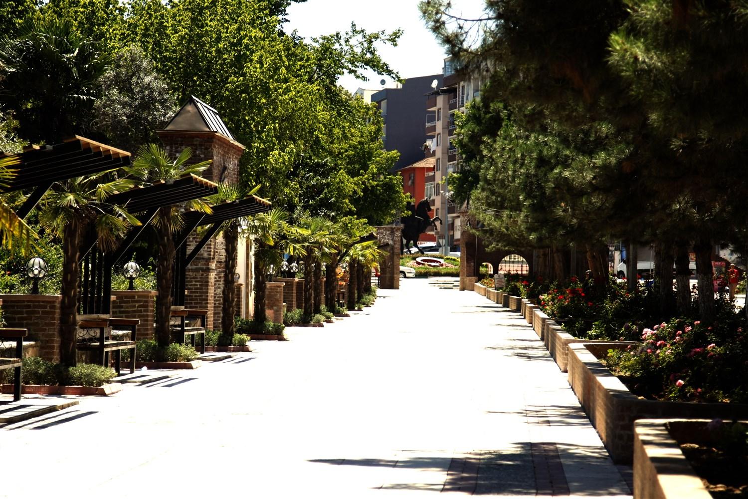 YÜRÜYÜŞ YOLU BAYRAMA HAZIRLANIYOR 