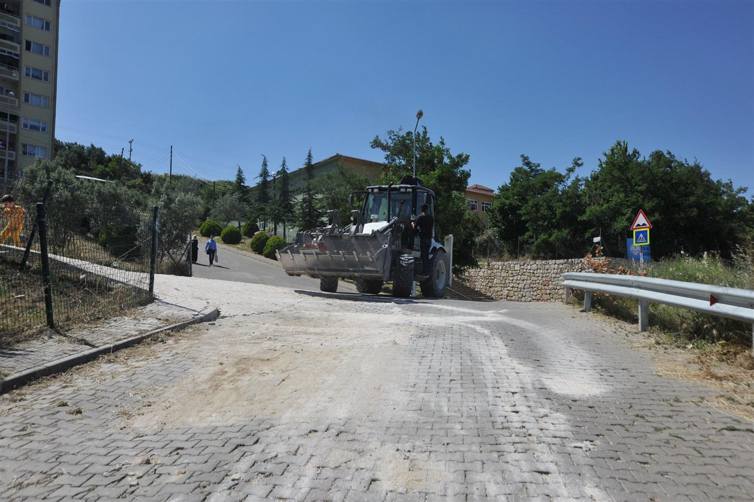 TOKİ BÖLGESİNDE KALDIRIM VE PARKE YENİLEME ÇALIŞMALARI BAŞLADI 