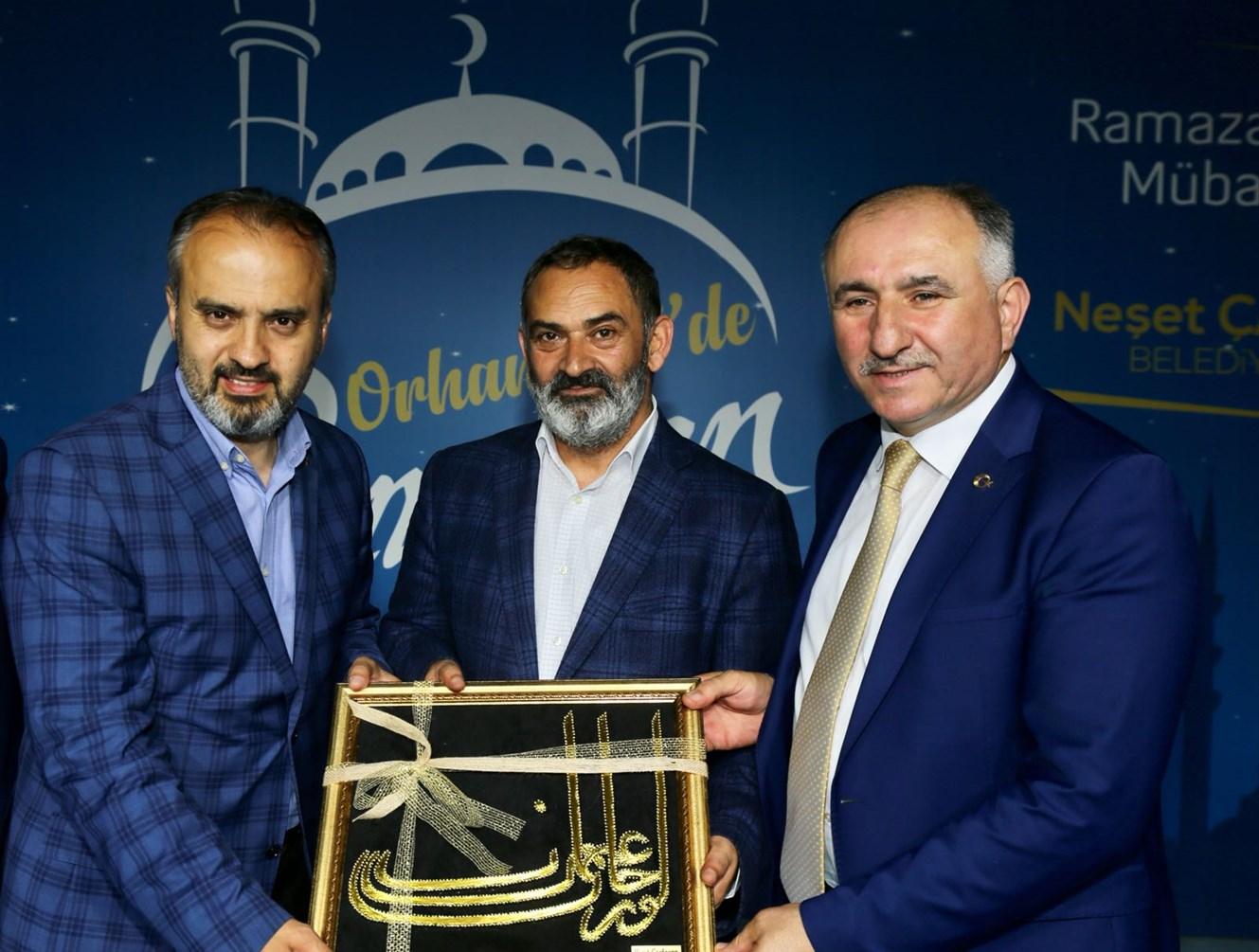 DURSUN ALİ ERZİNCANLI'DAN ŞİİR ZİYAFETİ 