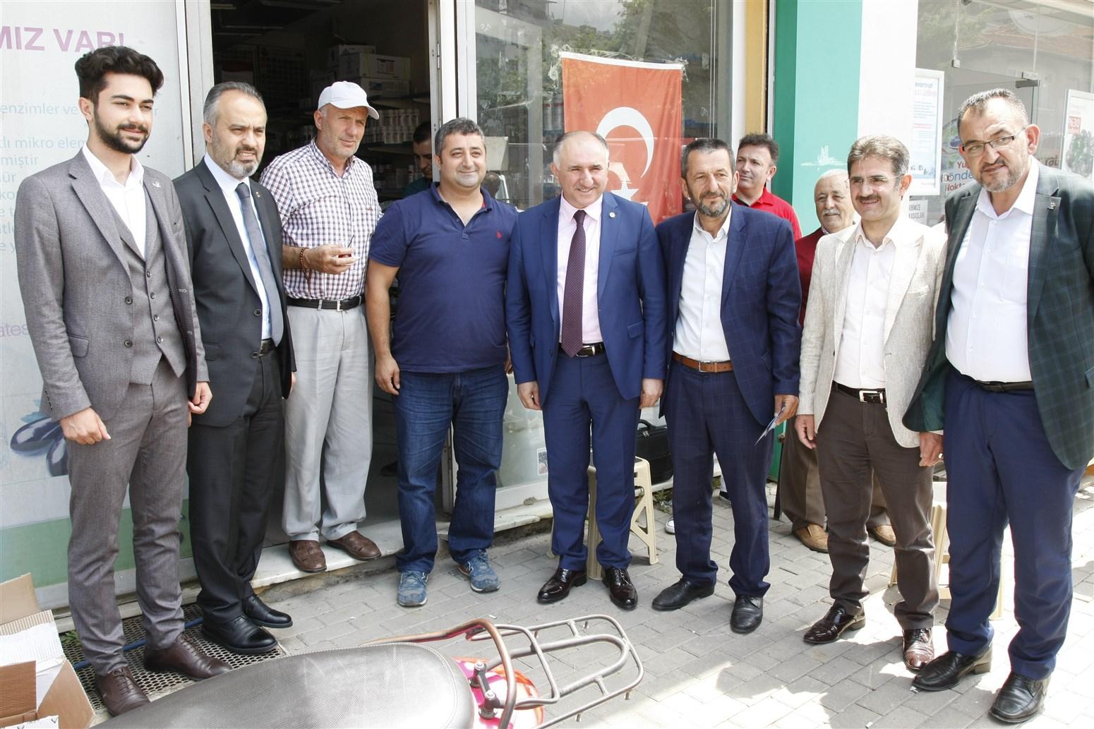 BAŞKAN ÇAĞLAYAN BÜYÜKŞEHİR BELEDİYE BAŞKANI ALİNUR AKTAŞ VE MİLLETVEKİLİ ADAYLARI İLE BİRLİKTE ESNAFLARI ZİYARET ETTİ 