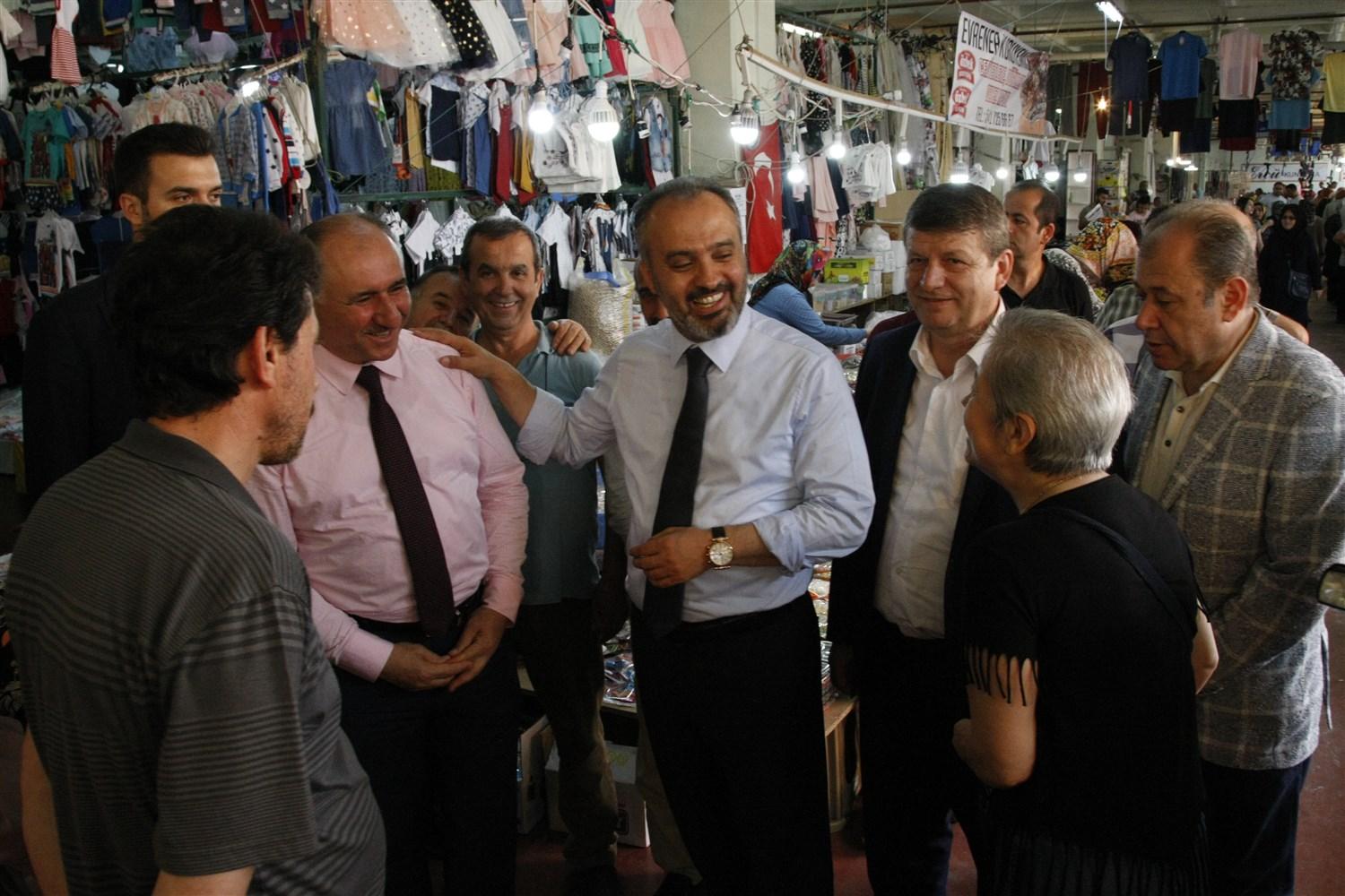 ALİNUR AKTAŞ VE NEŞET ÇAĞLAYAN'DAN KAPALI PAZARYERİNİ ZİYARET ETTİ 