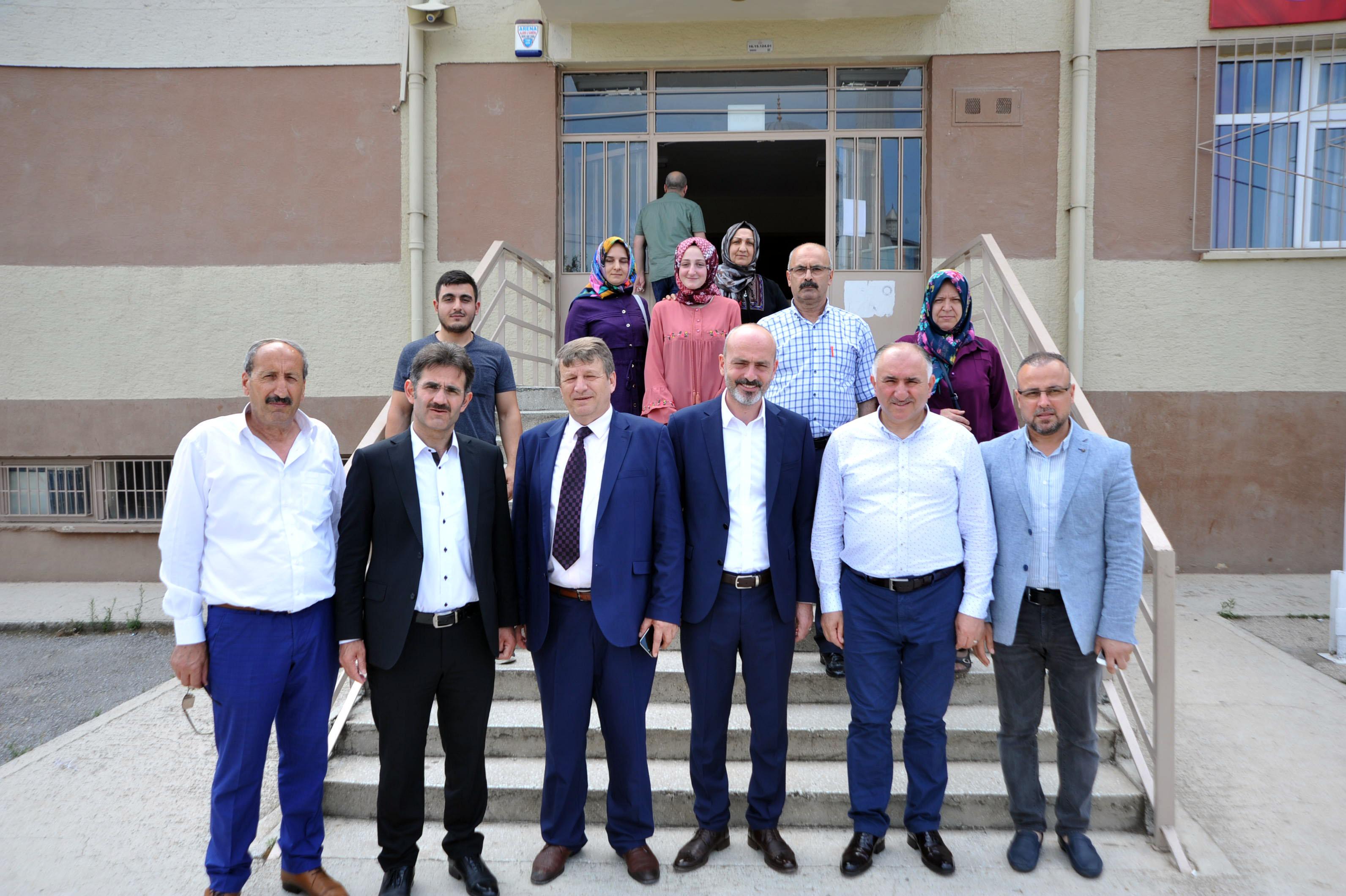 BAŞKAN ÇAĞLAYAN AK PARTİ BURSA MİLLETVEKİLİ ADAYI ZAFER IŞIK İLE BİRLİKTE SANDIKLARI GEZDİ 