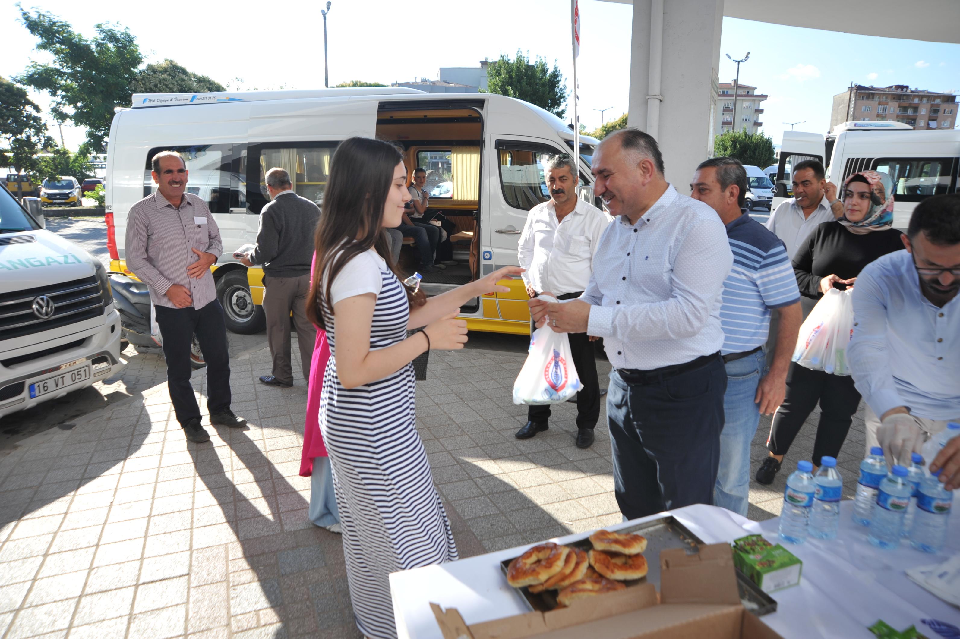 BAŞKAN ÇAĞLAYAN SINAVA GİRECEK ÖĞRENCİLERE BAŞARI DİLEYİP, SINAV MERKEZLERİNE UĞURLADI 