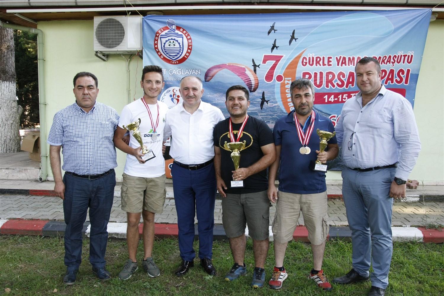 YAMAÇ PARAŞÜTÜ ŞAMPİYONLARI ÖDÜLLERİNİ ALDI 