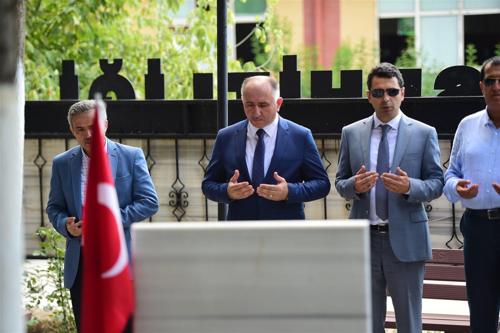 15 TEMMUZ ANMA PROGRAMLARI ŞEHİTLİKTE KURAN-I KERİM VE DUALARLA BAŞLADI 