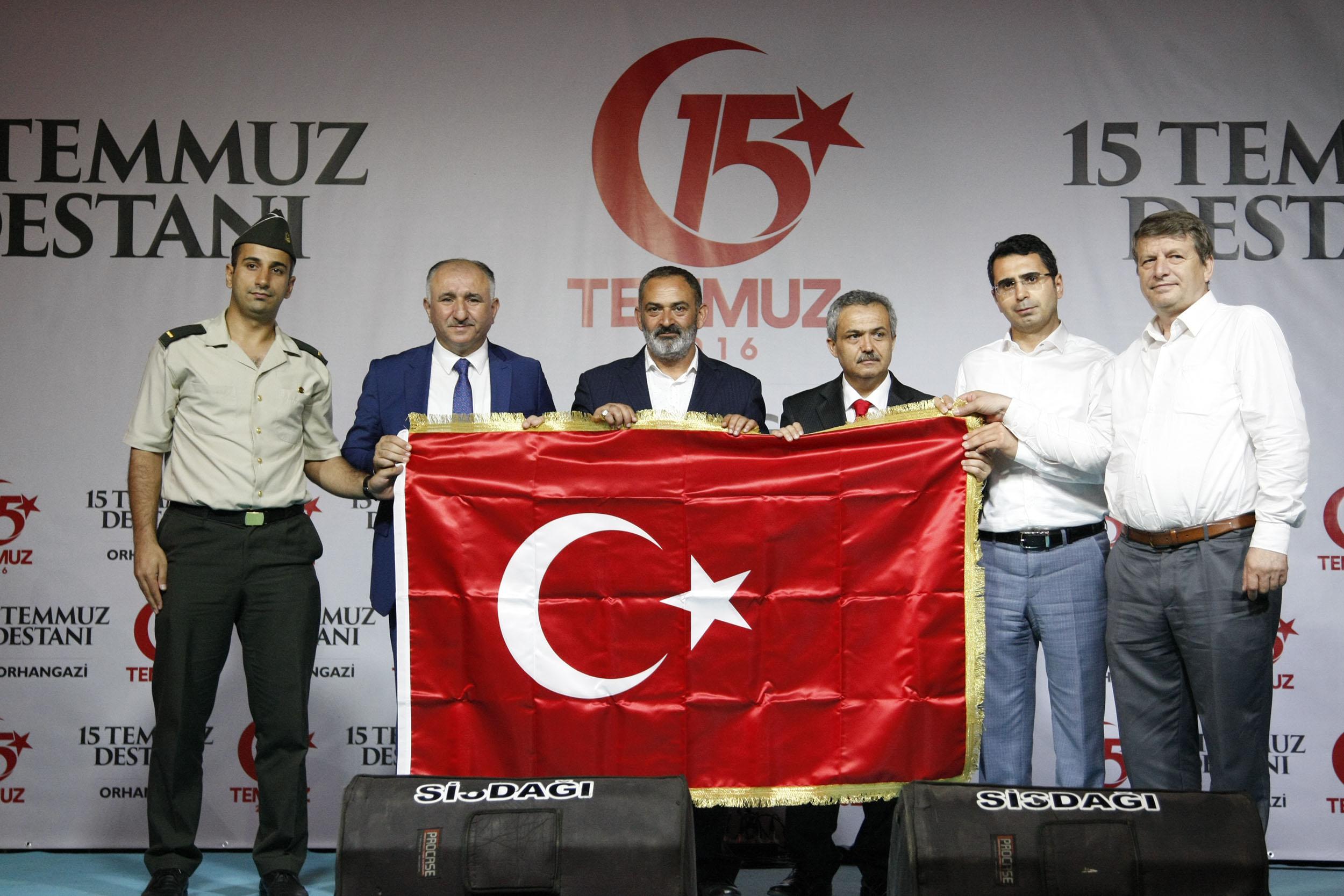 DURSUN ALİ ERZİNCANLI ORHANGAZİ'DE ŞİİR ZİYAFETİ SUNDU 