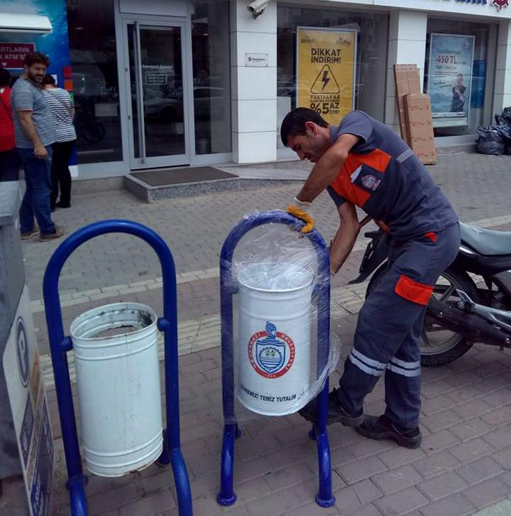 İLÇE GENELİNDEKİ ÇÖP KOVALARINI YENİLEDİK 