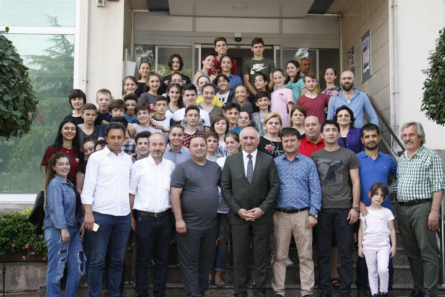 BAŞKAN ÇAĞLAYAN GÜRCİSTAN EKİBİNİ UĞURLADI 