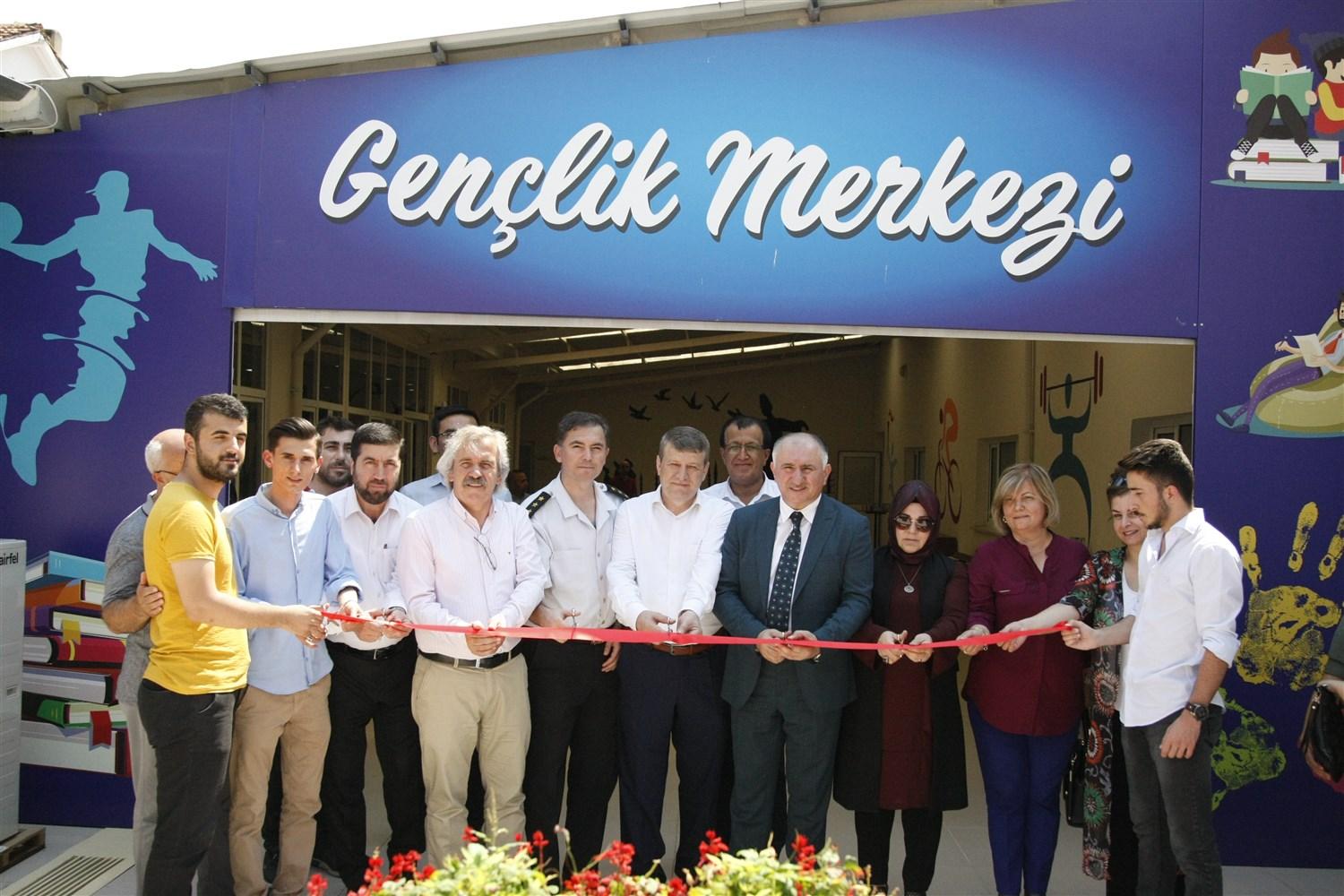 GENÇLİK MERKEZİ ORHANGAZİLİ GENÇLERİN HİZMETİNDE 