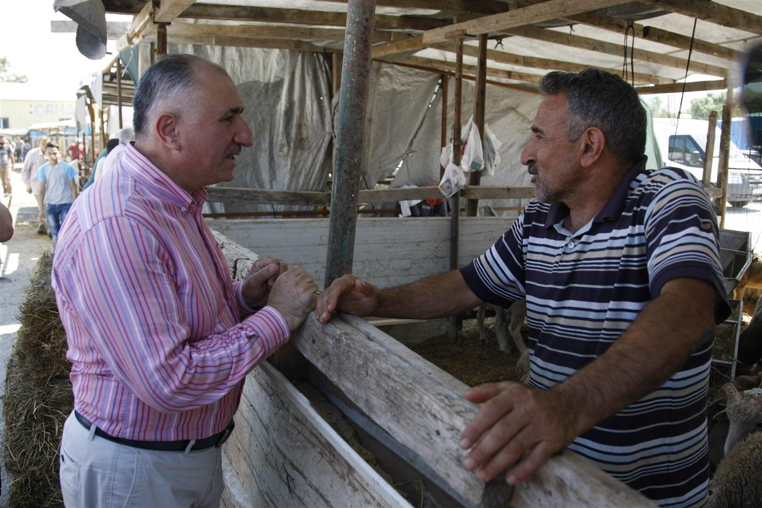 BAŞKAN ÇAĞLAYAN KURBAN PAZARINI GEZDİ 