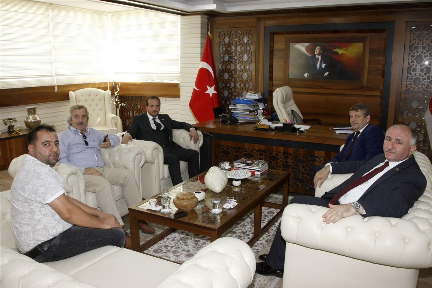 BAŞKAN ÇAĞLAYAN AK PARTİ MİLLETVEKİLİ REFİK ÖZEN'İ AĞIRLADI 