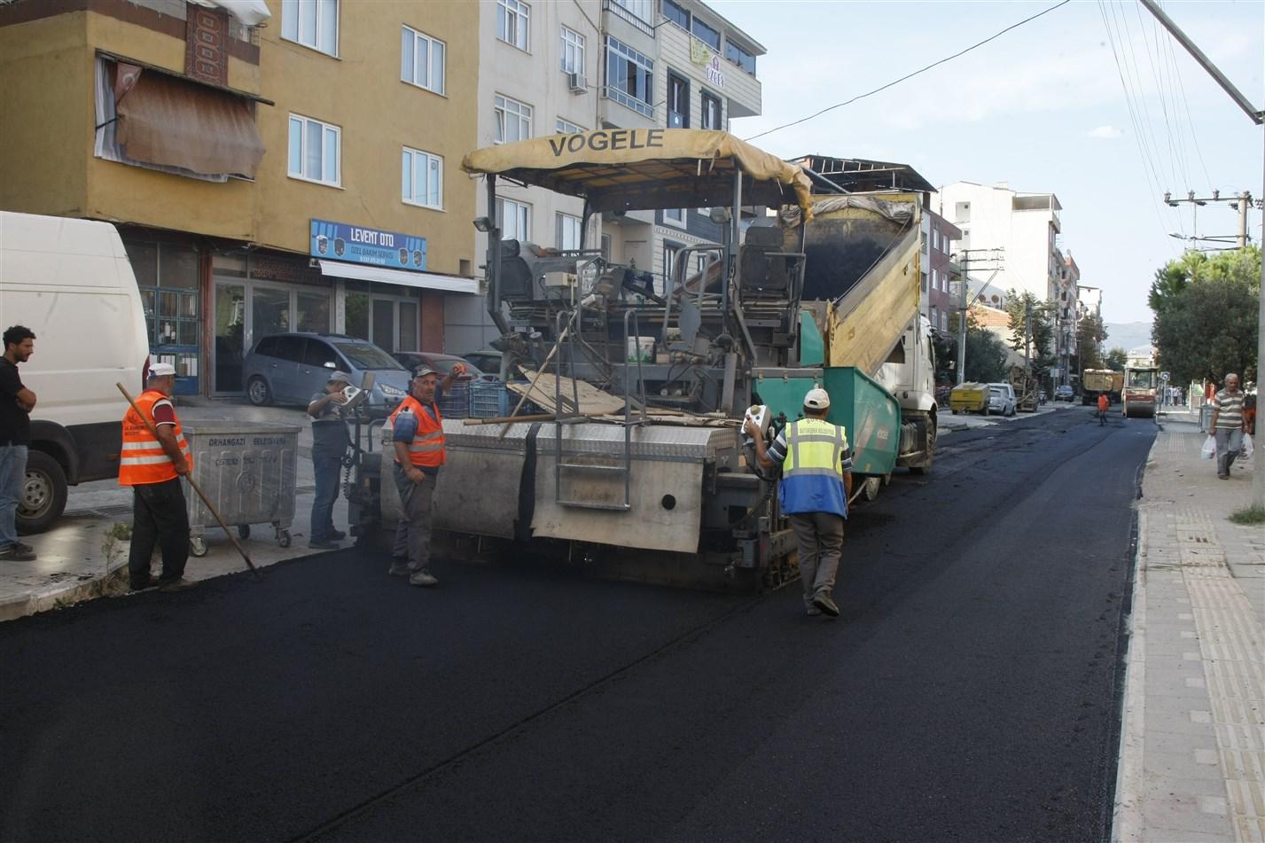 ŞEVKET DURMUŞ CADDESİNDE ASFALT YENİLEME ÇALIŞMALARI BÜYÜKŞEHİR BELEDİYESİ TARAFINDAN BAŞLATILDI 