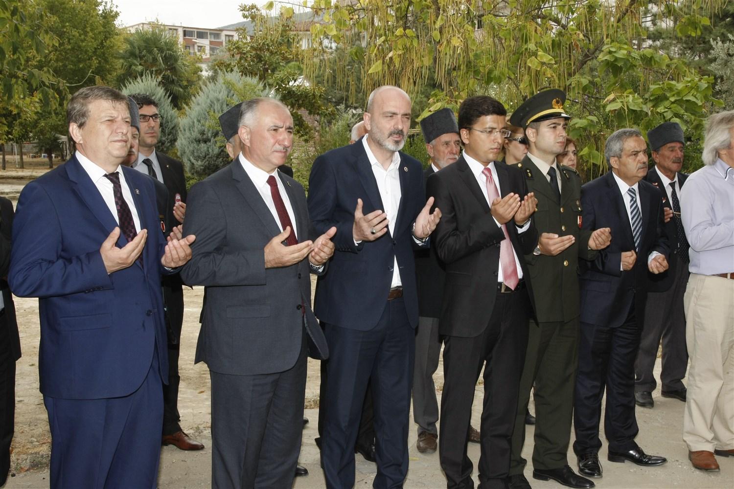 10 EYLÜL'DE ŞEHİTLERİMİZ İÇİN SAYGI VE DUA 