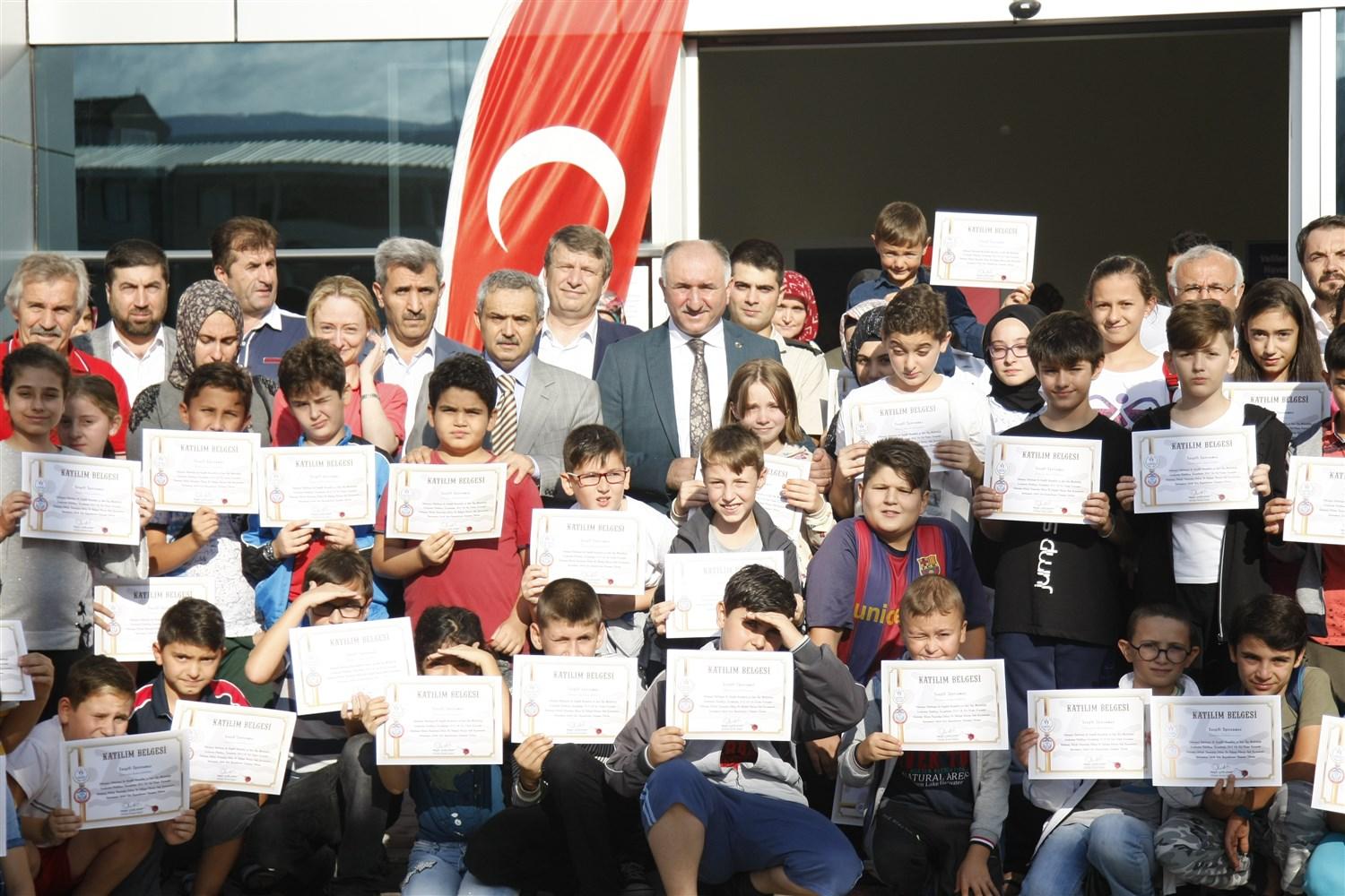 MİNİK KULAÇLAR SERTİFİKALARINI ALDI 