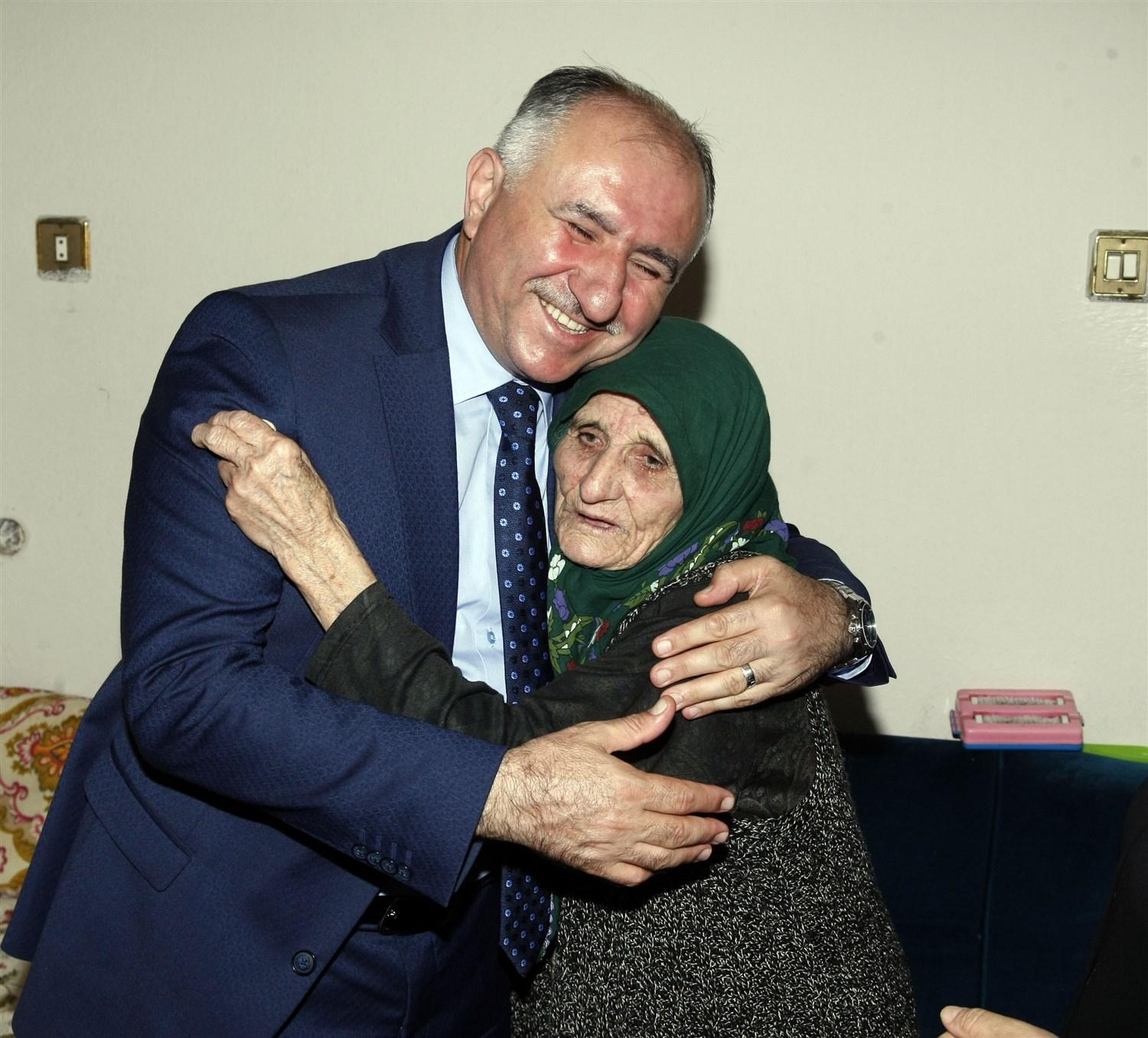 BAŞKAN ÇAĞLAYAN'DAN YAŞLILAR GÜNÜ ZİYARETLER 