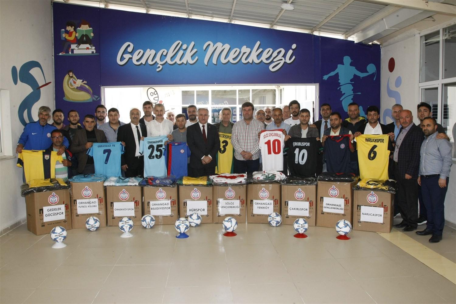 AMATÖR SPOR KULÜPLERİNE MALZEME DESTEĞİ SÜRÜYOR 