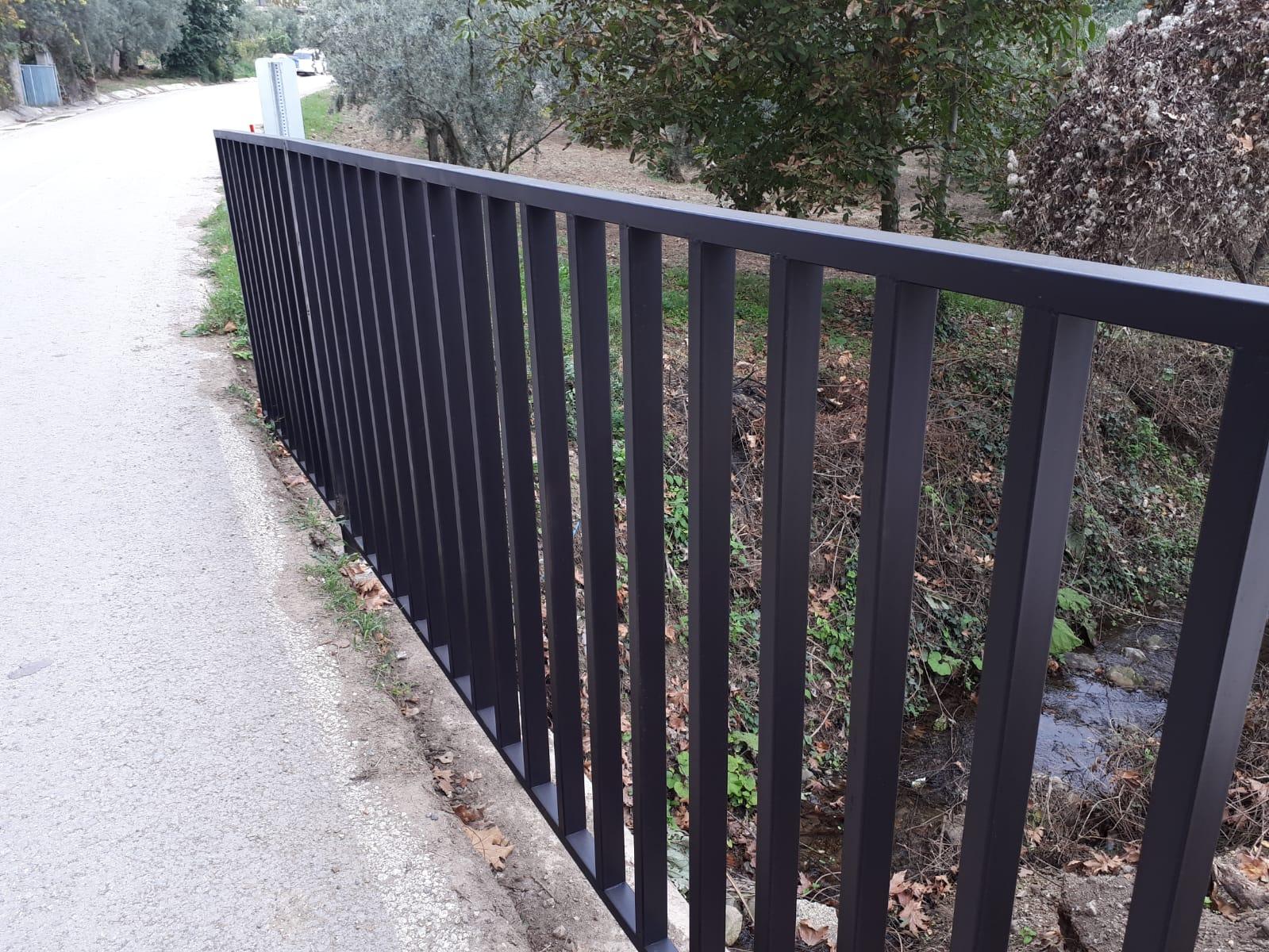 DUTLUCA MAHALLESİNDE DERE ISLAHI YAPILDI, KÖPRÜ KORKULUKLARI YENİLENDİ 