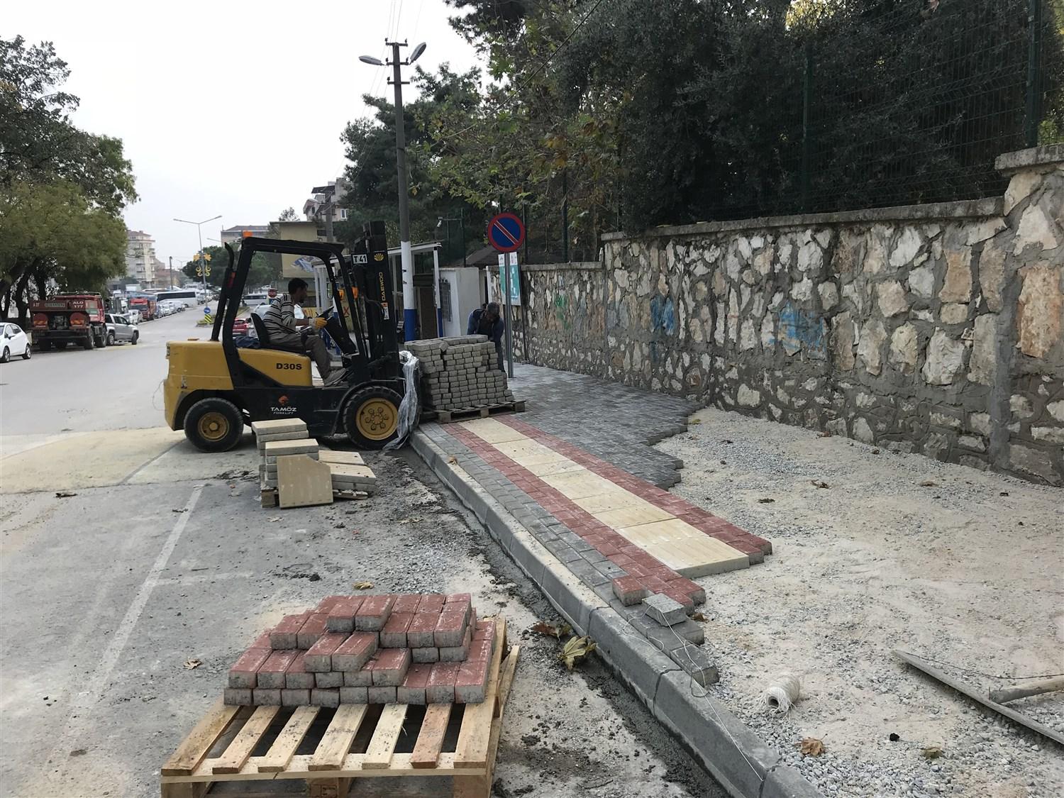 KALDIRIM ÇALIŞMALARI ALİTEKİN VE MEZARLIK CADDESİNDE 