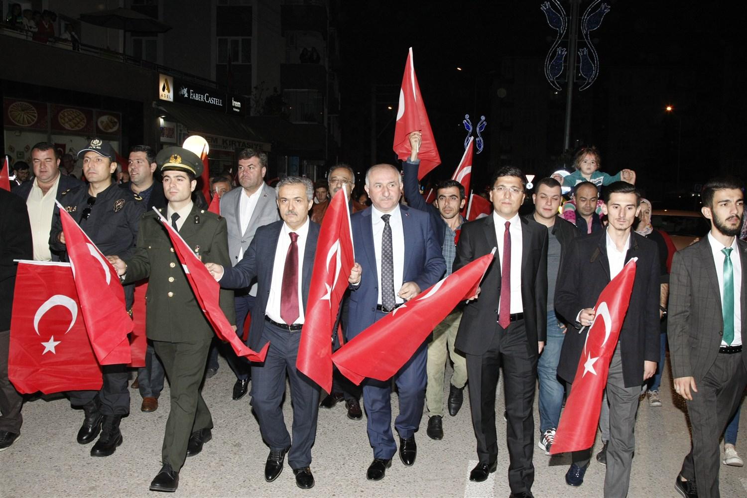CUMHURİYET COŞKUSU FENER ALAYI İLE KUTLANDI 