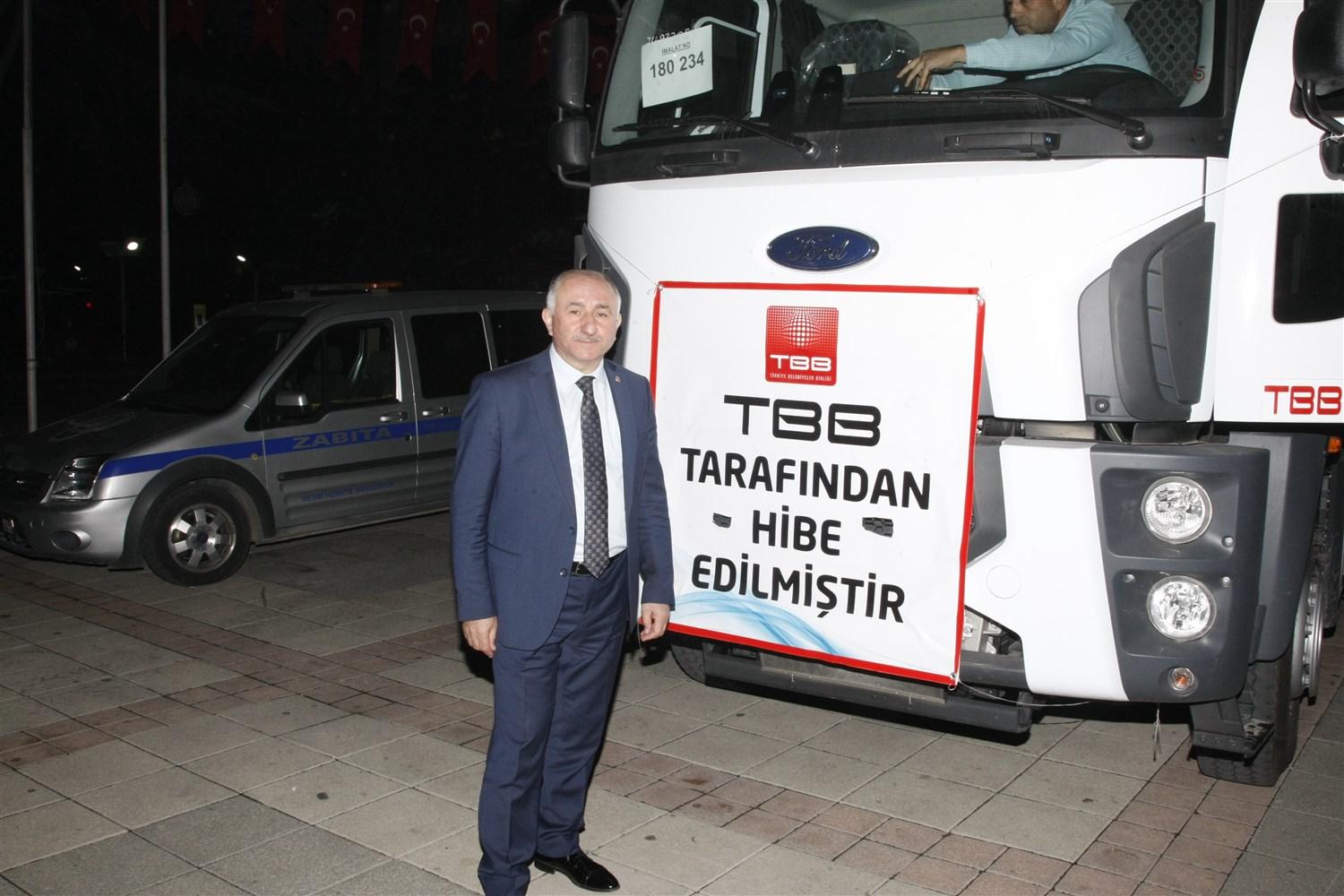 TÜRKİYE BELEDİYELER BİRLİĞİ’NDEN ORHANGAZİ BELEDİYESİNE HİBE EDİLEN KAMYON TESLİM EDİLDİ 