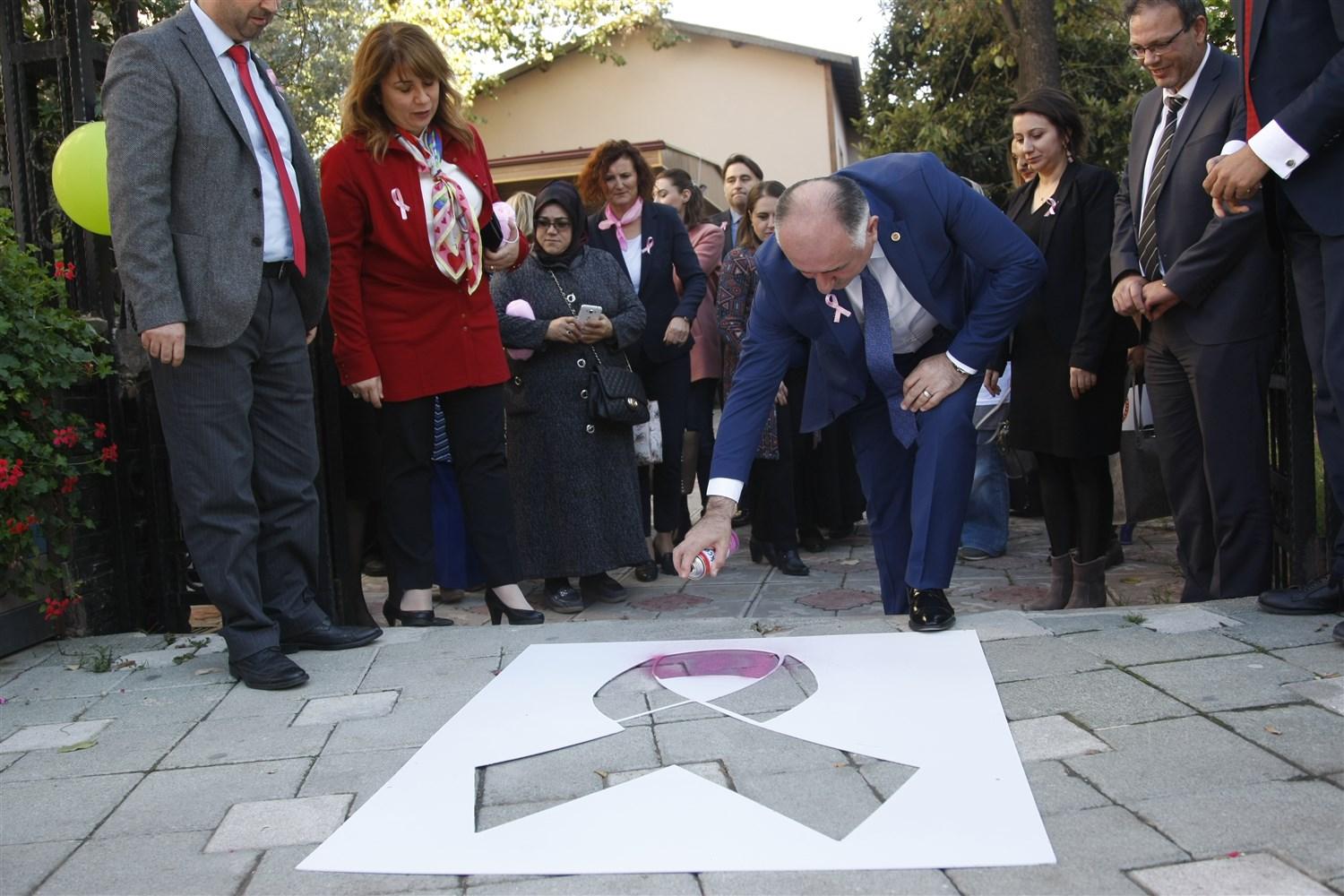 MEME KANSERİ FARKINDALIK GÜNÜNDE SEMİNER 