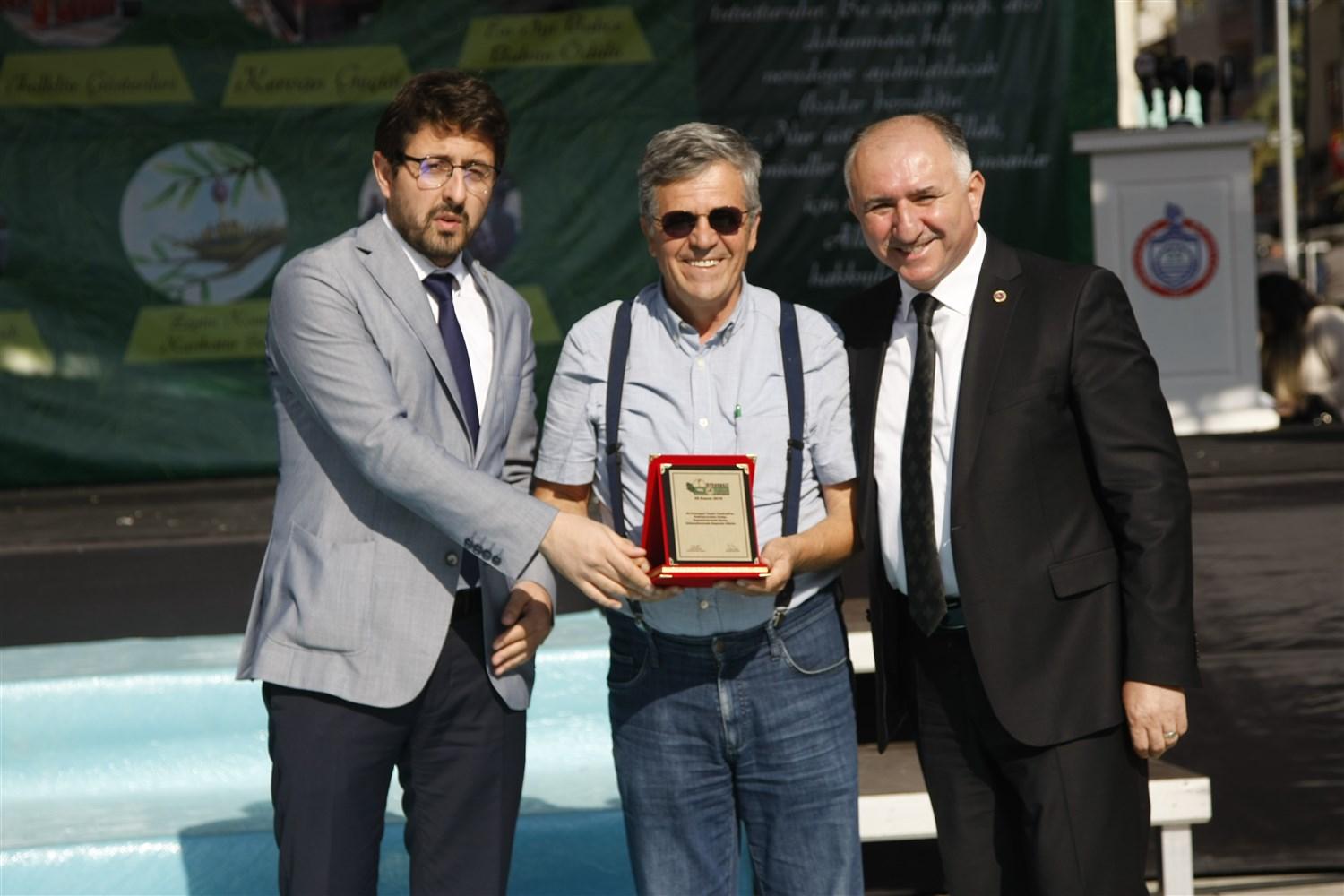 ZEYTİN FESTİVALİ ÖDÜL TÖRENİ VE KERVAN GEÇİŞ YARIŞMASI İLE TAMAMLANDI 