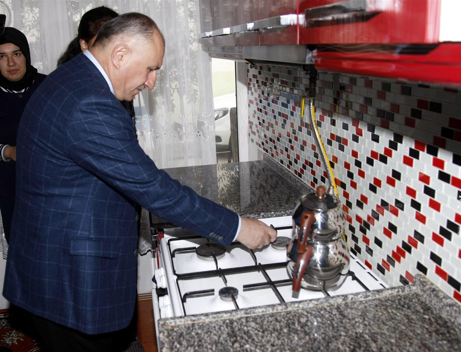 ÖRNEKKÖY VE FATİH MAHALLESİNDE İLK DOĞALGAZ YAKILDI 