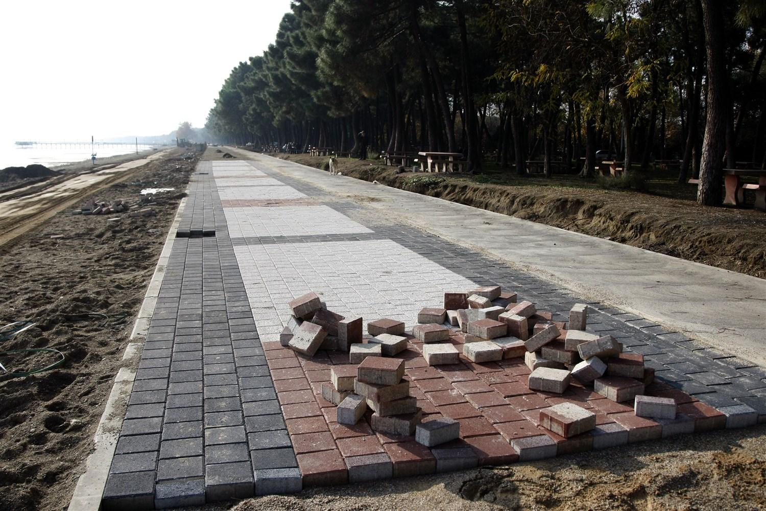 SAHİL PROJESİNDE ZEMİN DÖŞEMELERİ BAŞLADI 