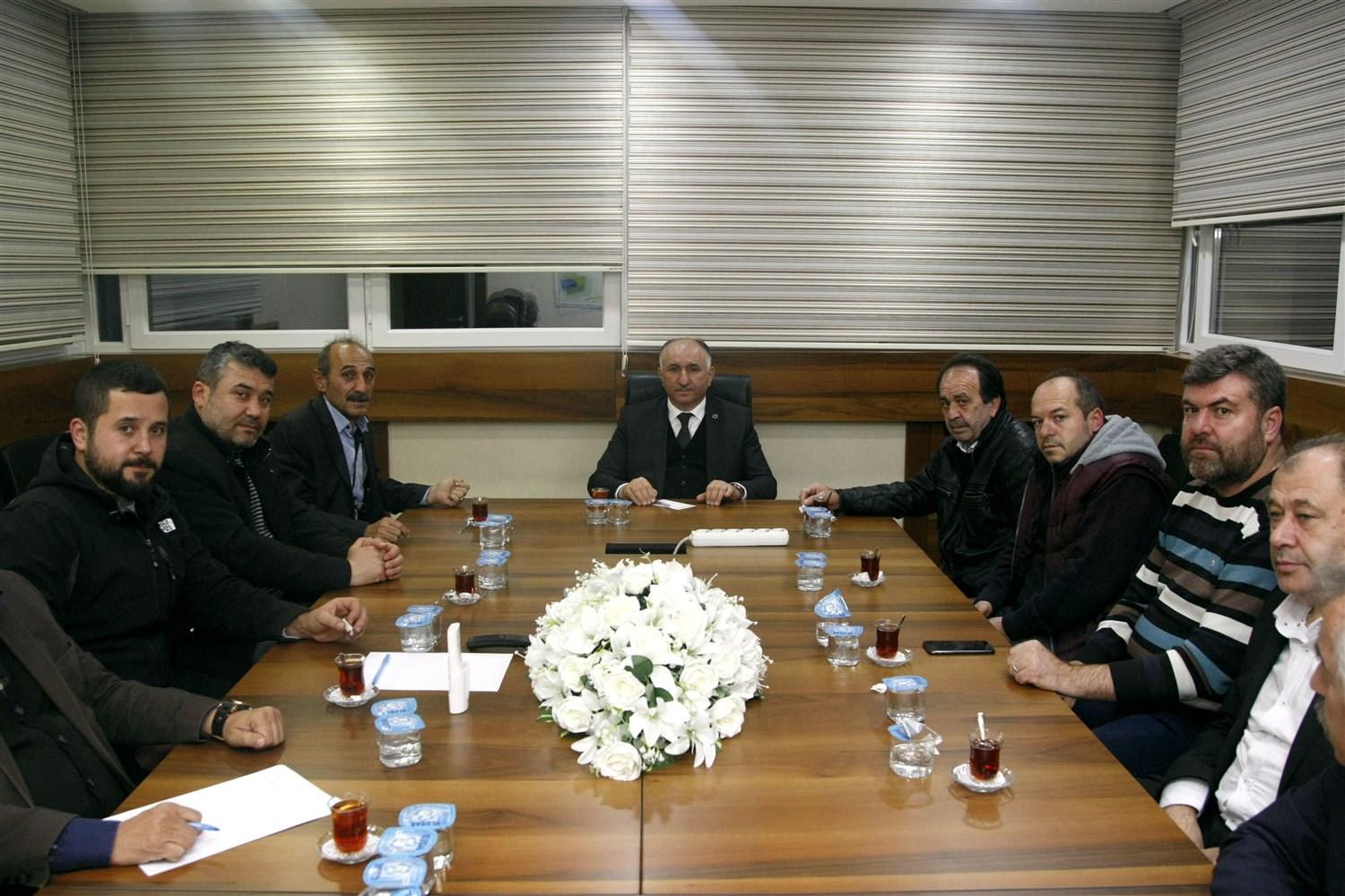 BAŞKAN ÇAĞLAYAN PAZARCILAR DERNEĞİ YÖNETİMİ İLE BİR ARAYA GELDİ 