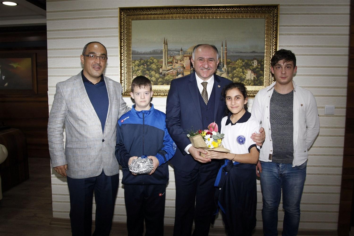 GÖNÜL DOSTLARINDAN ÇAĞLAYAN’A ZİYARET 