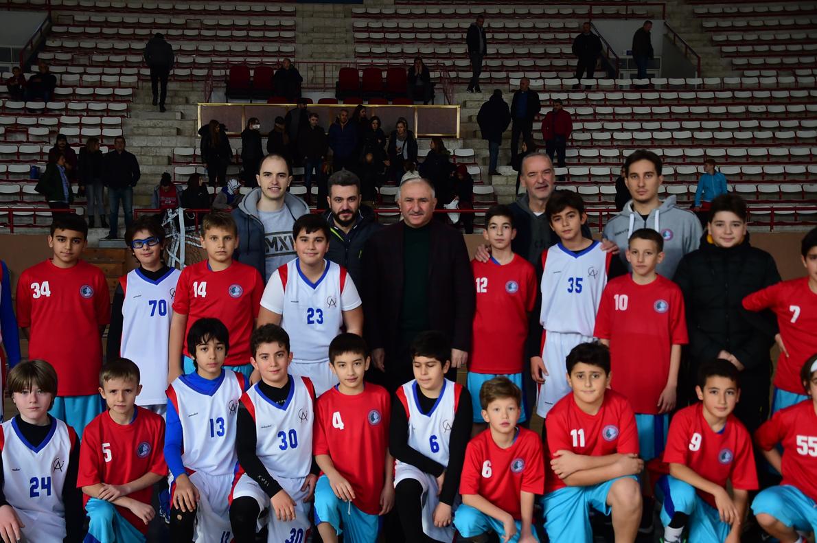 BAŞKAN ÇAĞLAYAN MİNİK BASKETBOLCULARI YALNIZ BIRAKMADI 