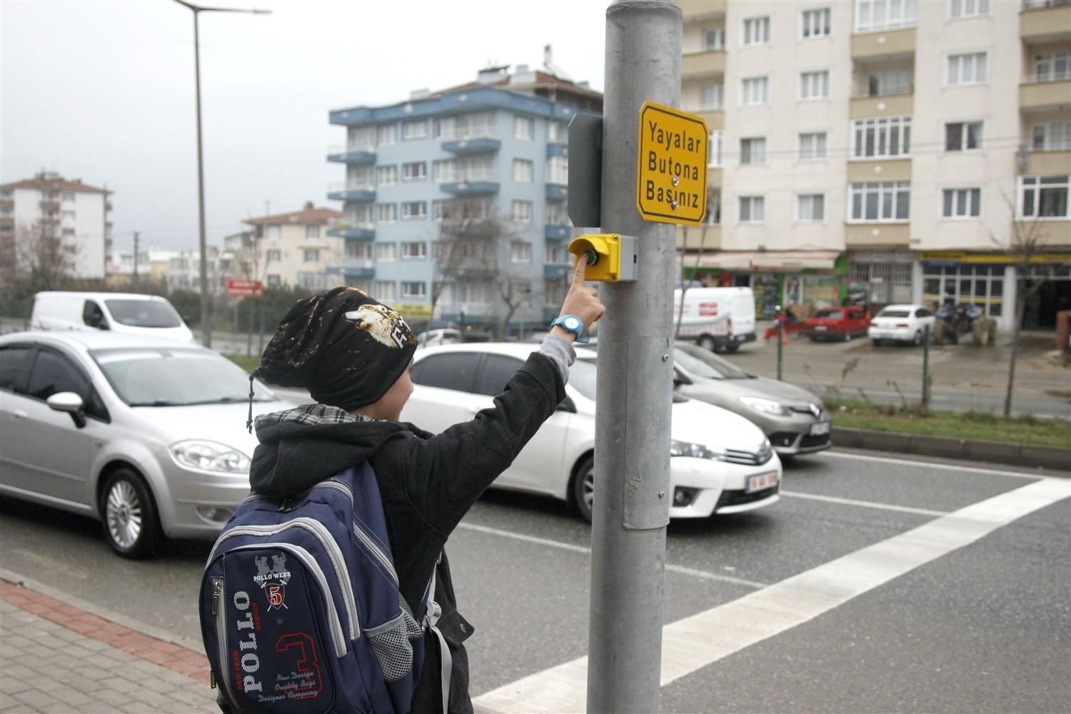 BAS-GEÇ SİSTEMİ İLE ANA YOLDAN GEÇİŞ DAHA GÜVENLİ 